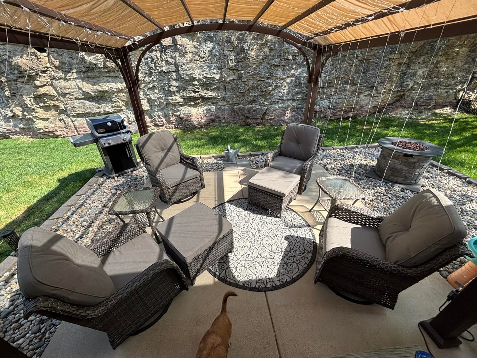 Belord Outdoor Swivel Chairs Set of 2,Patio Wicker Rocker Chairs,All Weather Patio Conversation Furniture Set, Ideal for Porch Balcony Deck Yard, Brown Wicker/Beige customer photo 2