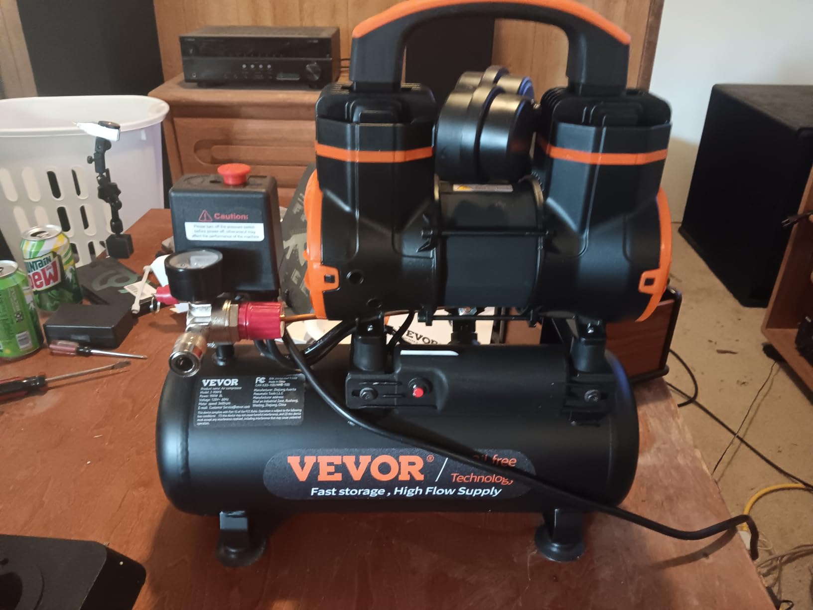 VEVOR 2.1 Gallon Air Compressor, 1.2HP 2.2 CFM@90PSI Air Compressors with Max. 116PSI Pressure, Oil Free Compressor Tank for Auto Repair, Tire Inflation, Spray Painting, Woodwork Nailing customer photo 2