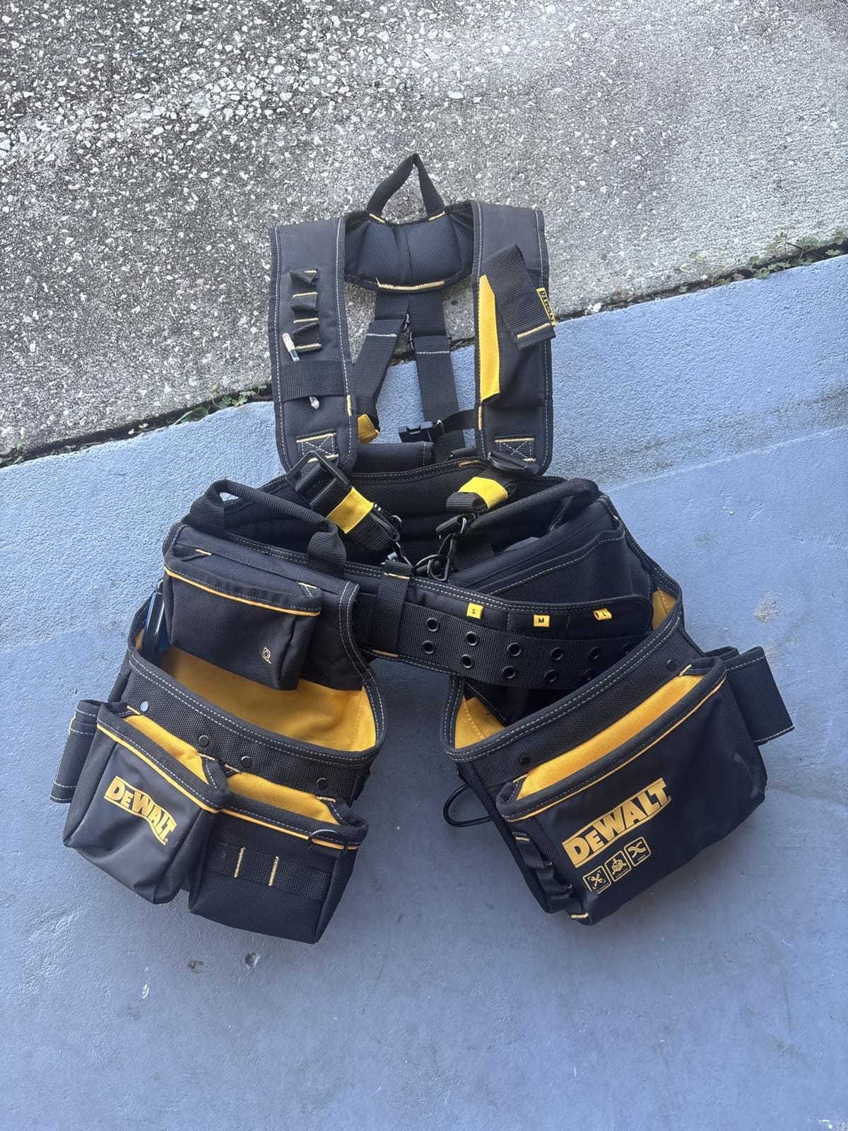 DEWALT Professional Tool Belt Organizer With Suspenders and 25 Pockets, Heavy Duty Construction (DWST540602) customer photo 1