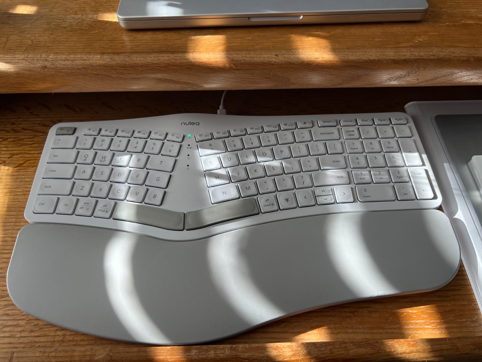Nulea RT05 Wireless Ergonomic Keyboard, Split Keyboard with Wrist Rest, USB-C Charging, 7-Color Backlight, Natural Typing, Bluetooth and USB Connectivity, Compatible with Windows,Mac customer photo 2