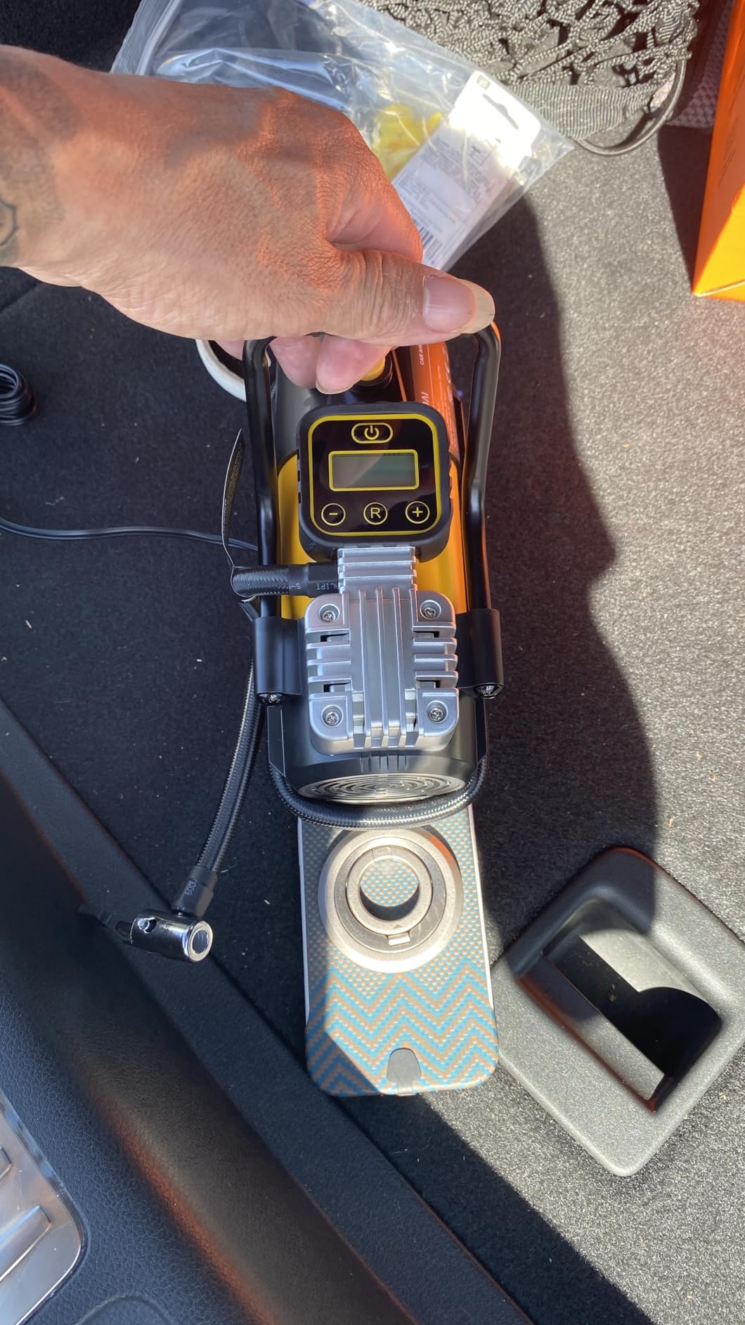 AstroAI Tire Inflator Portable Air Compressor 12VDC Tire Pump Digital Gauge customer photo 2