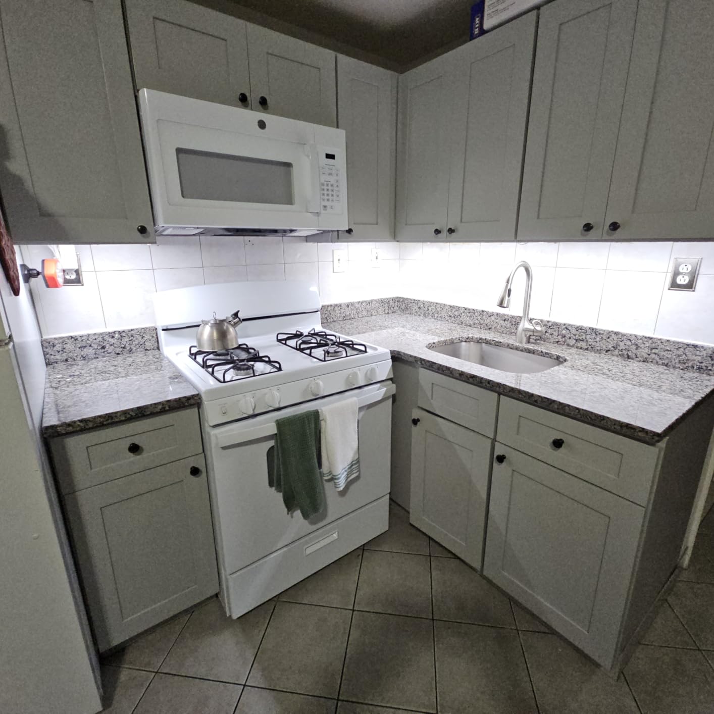 Litever Under Cabinet Lights Plug in. 6 Lights with Adapter Dimmer. 5000K customer photo 1