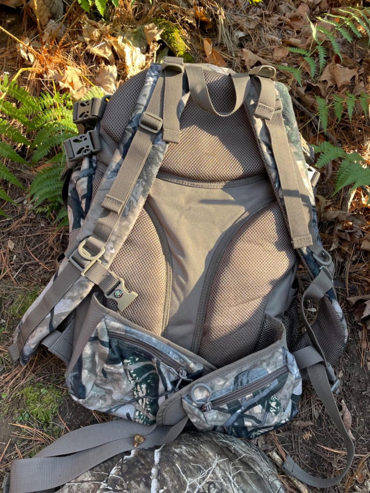 YVLEEN Hunting Backpack, Waterproof Camo Day Pack with Rifle & Bow Holder customer photo 1