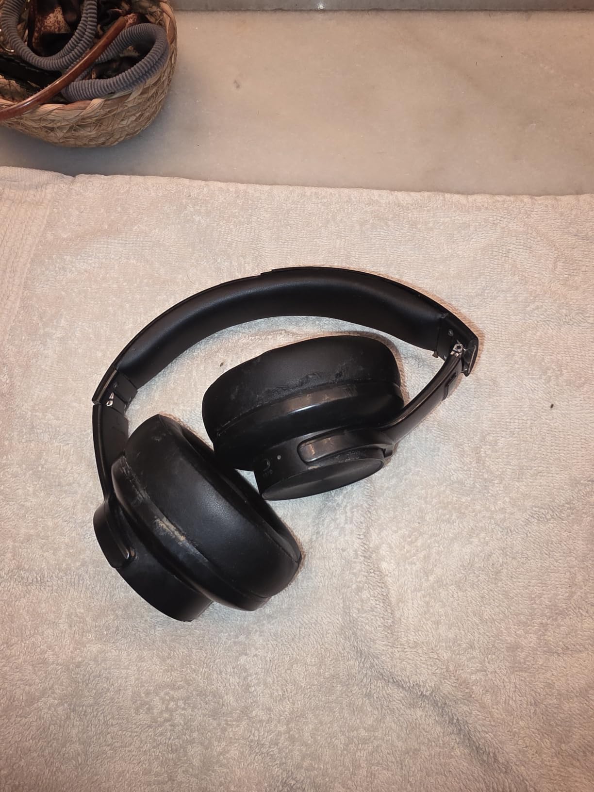Picun B8 Wireless Bluetooth Headphones, 120H Playtime, 3EQ Modes, Black customer photo 2