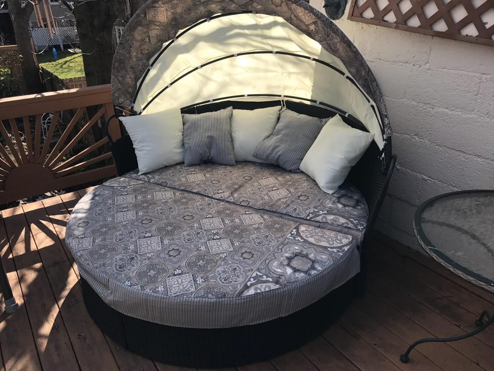 Tangkula Outdoor Patio Round Daybed with Retractable Canopy, Black Rattan Wicker Furniture Sectional Seating with Cushions and Throw Pillows, Seating Separates Cushioned Seats for Backyard (Black) customer photo 2