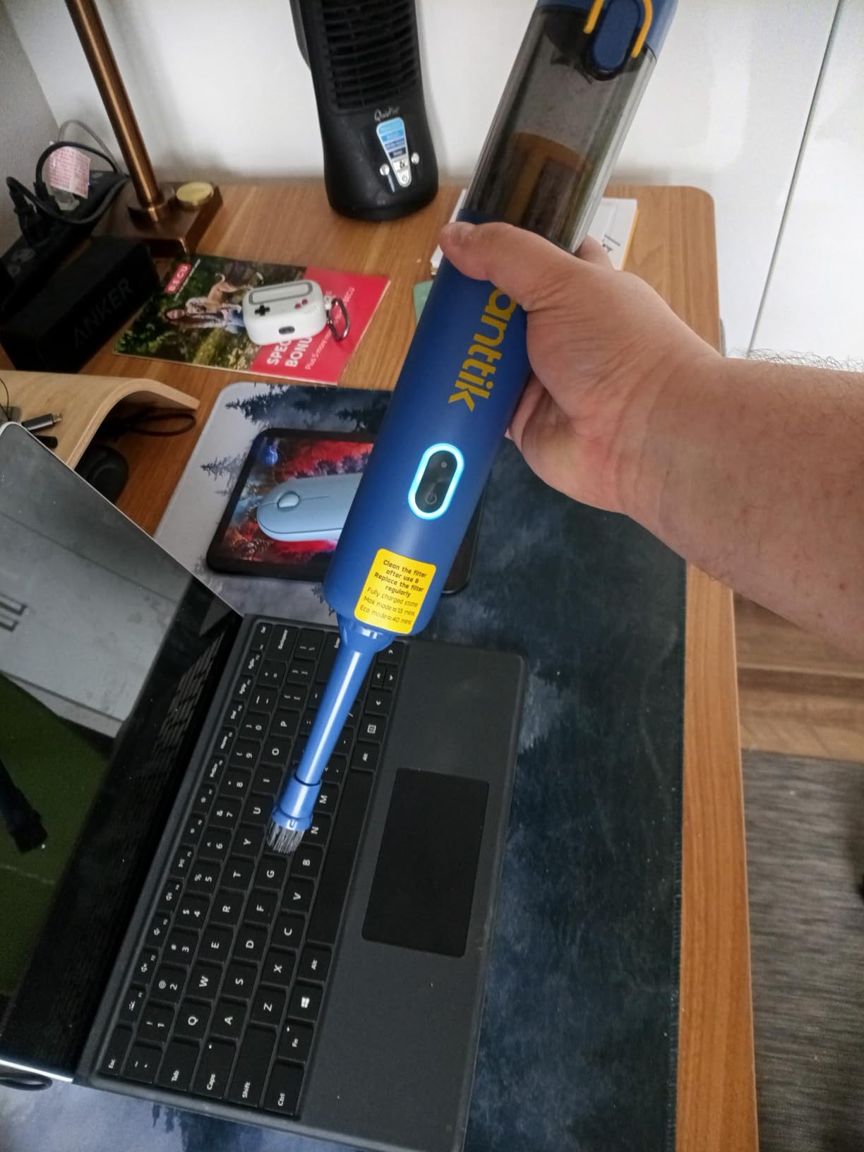 Fanttik Slim V8 APEX Cordless Car Vacuum & Air Duster, 4-in-1 Portable Mini Vacuum with 19000pa Suction Power for Pet Hair, Type-C Charge, One-Touch Empty for Car, Office Desk, Keyboards (Black) customer photo 2