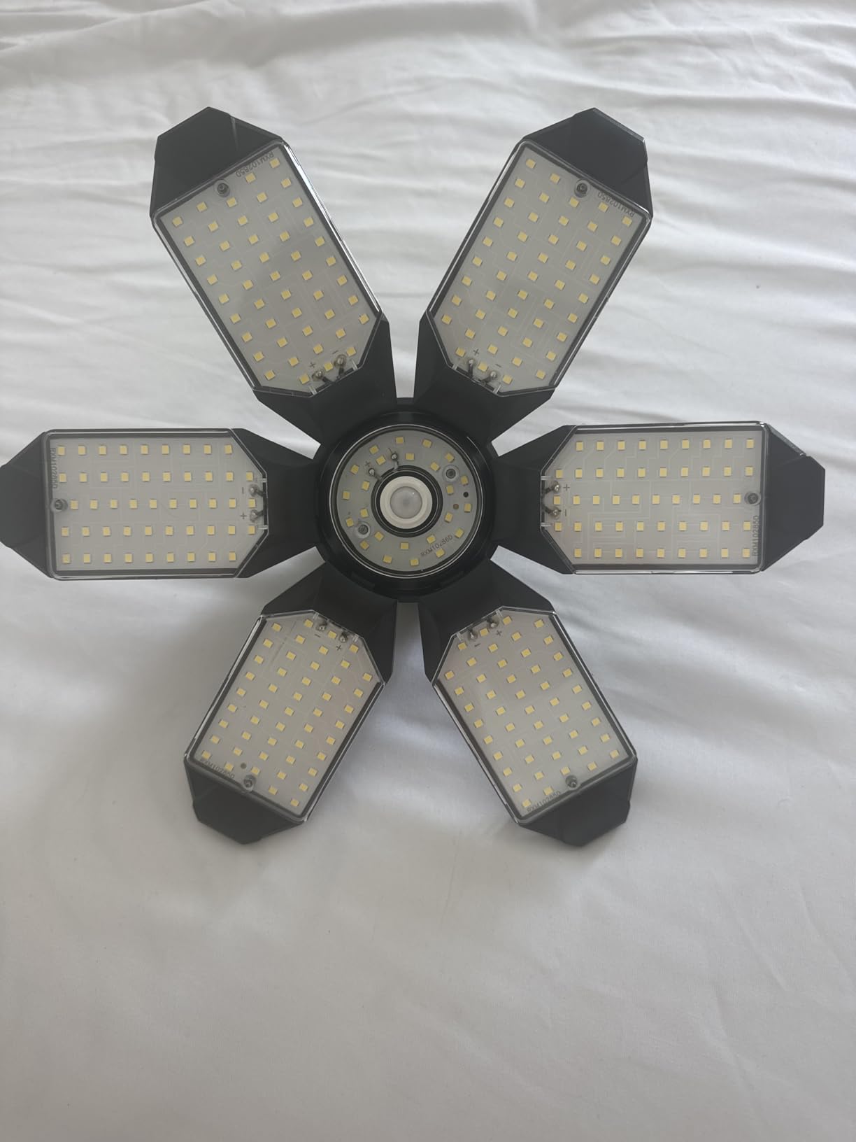 Motion Sensor Garage Light, 20000LM 200W Garage Lights Ceiling Led Motion Activated,Motion Light Indoor with Dusk to Dawn, E26/E27 Screw in Shop Light for Basement Barn Attic Warehouse customer photo 2