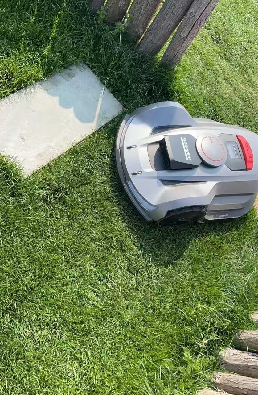 Sunseeker X7 AWD Robot Lawn Mower, RTK, Vision AI, 0.75 Acre, Wire-Free customer photo 1