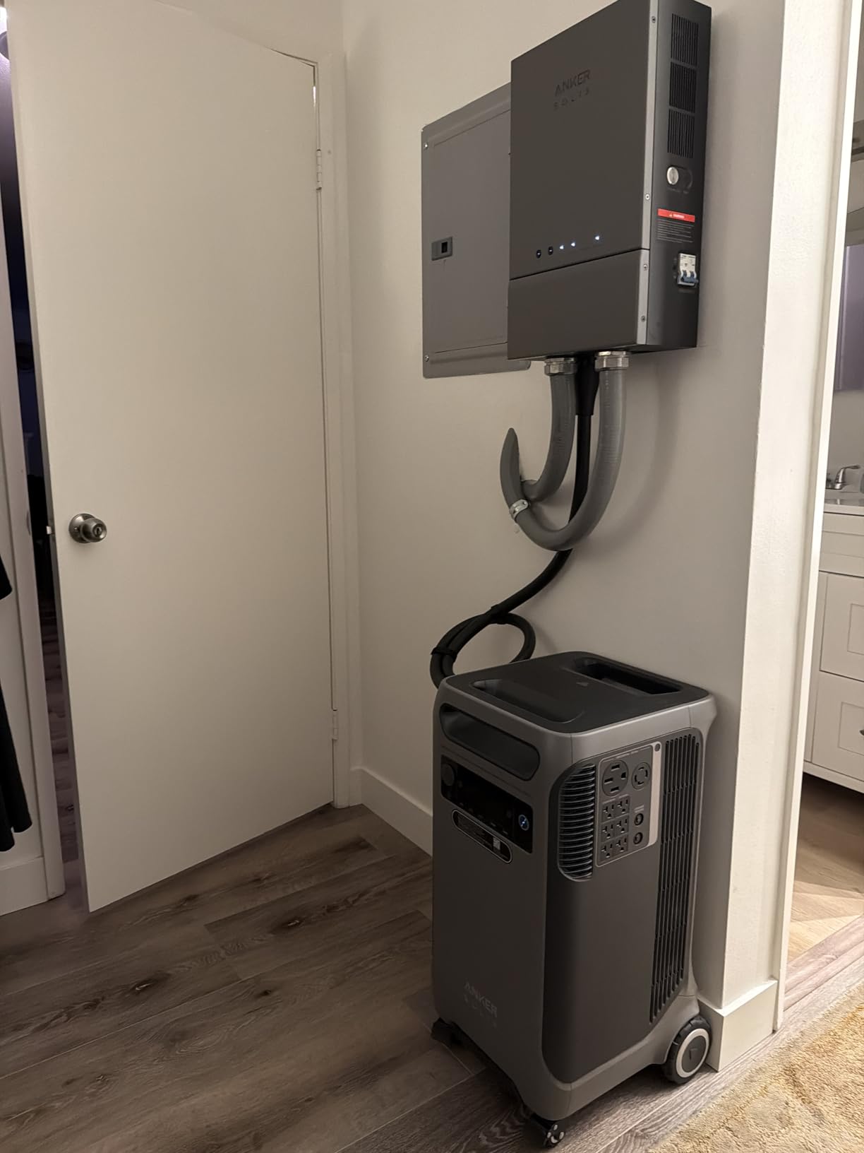 Anker SOLIX F3800 Portable Power Station and Double Power Hub, 7,680Wh customer photo 1