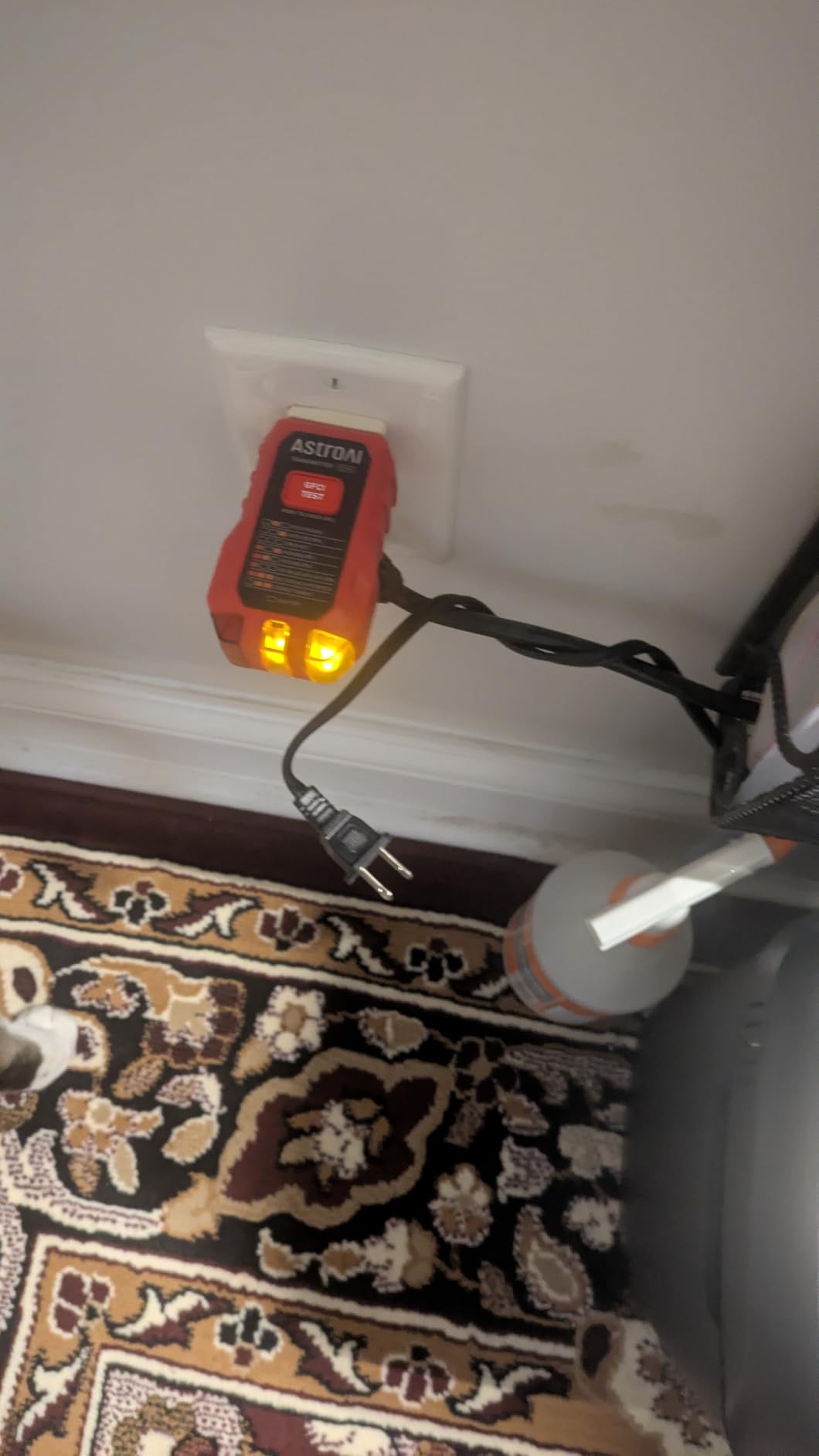 AstroAI Circuit Breaker Finder Tool with GFCI Outlet Tester for 90–120V AC customer photo 2