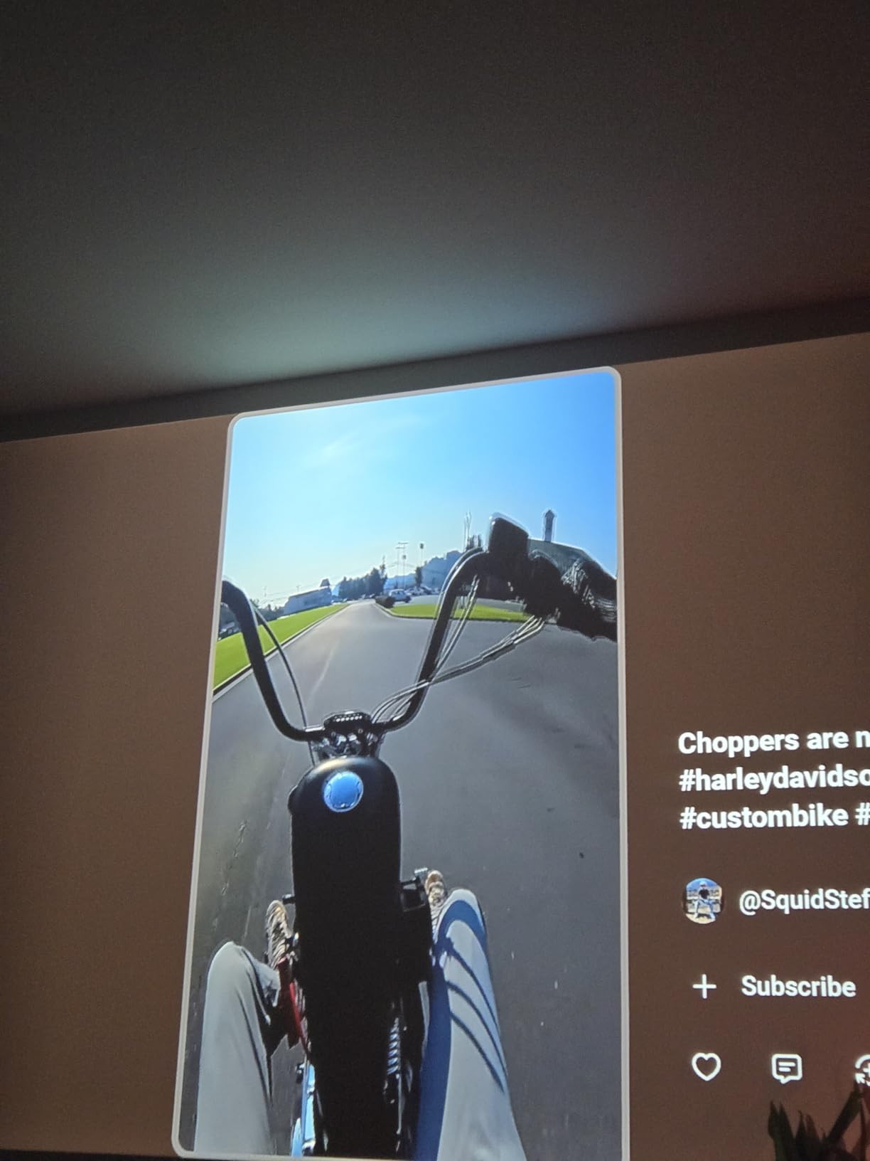 HAPPRUN 2000 ANSI 4K Decoding Projector with WiFi and Bluetooth, Auto Focus customer photo 1