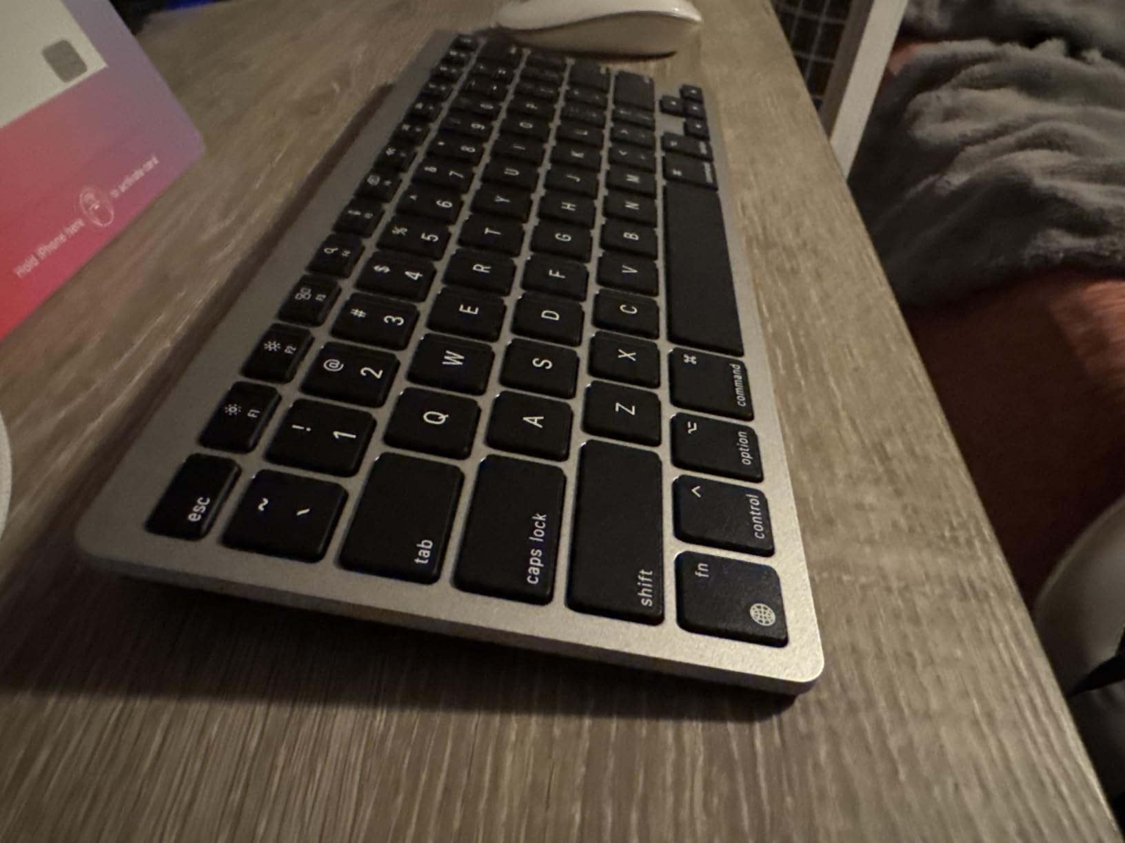 OMOTON Ultra-Slim Wireless Keyboard for Mac (MacOS 10.10+), Compact Size customer photo 2