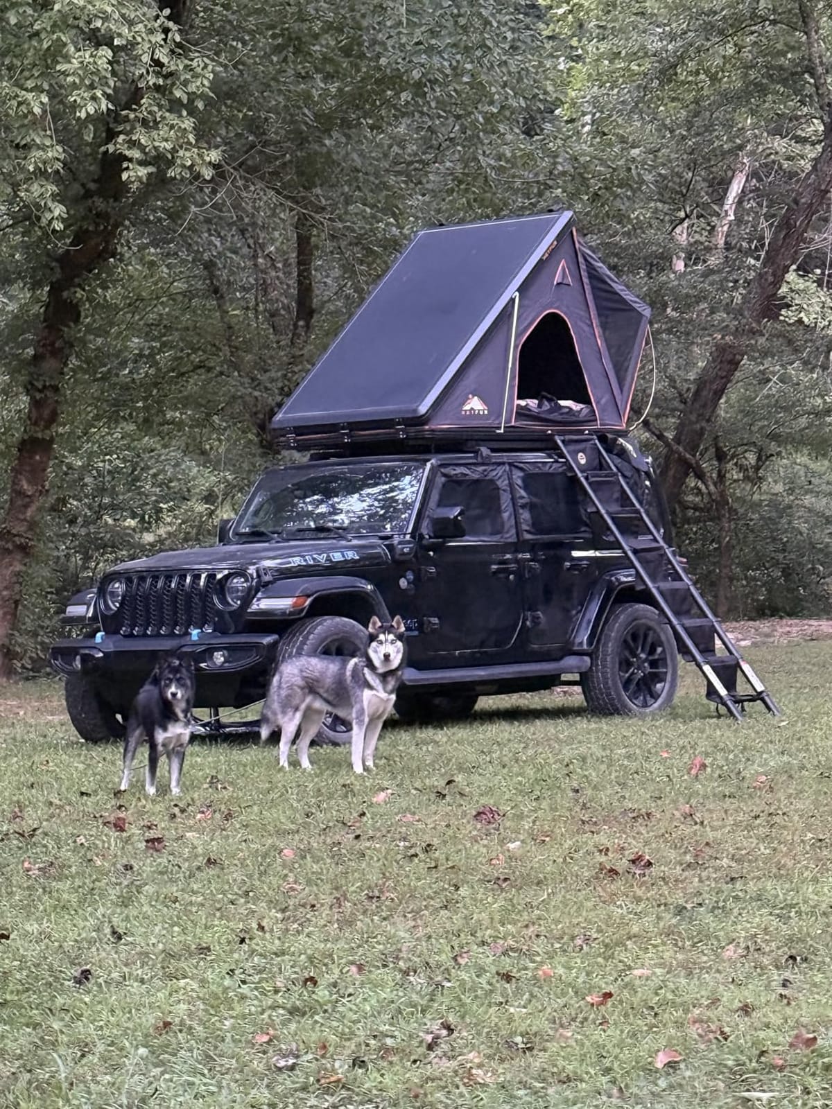 Explorer Pro Rooftop Tent Hard Shell, 2-3 Person Aluminum Roof Top Tent customer photo 2