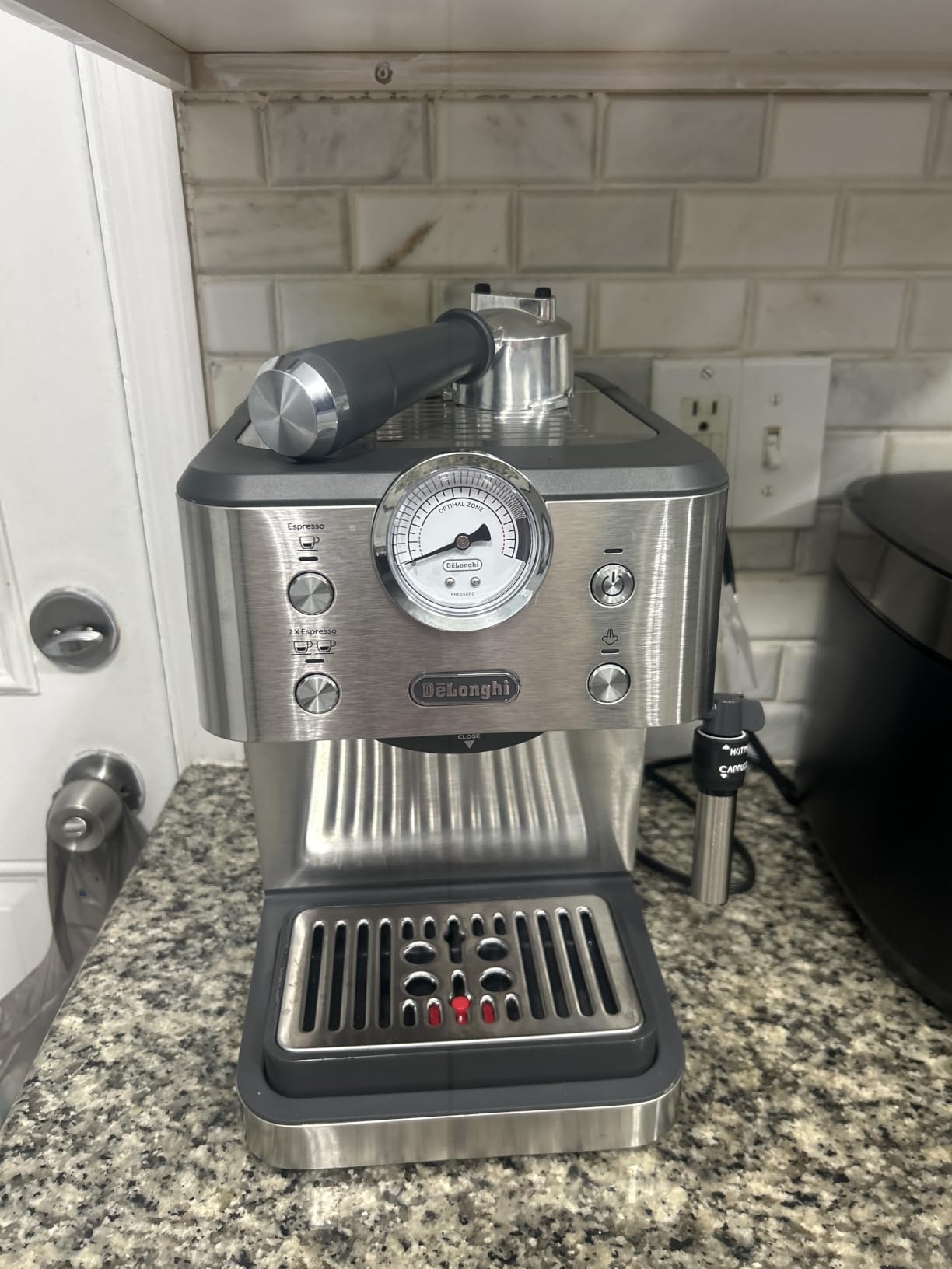 De'Longhi Classic Signature Espresso Machine, Adjustable Milk Frother customer photo 2