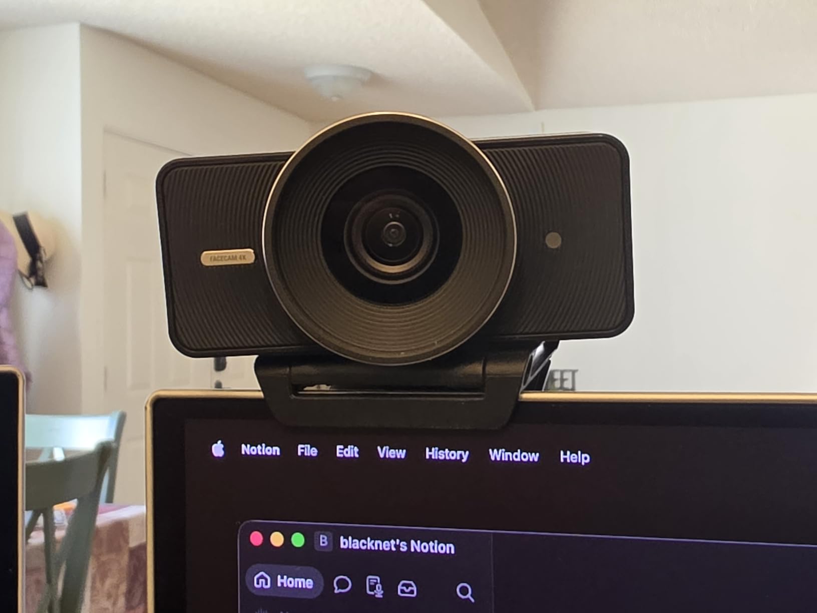 Elgato Facecam 4K, 4K60 Studio Webcam, DSLR-Like Control customer photo 2