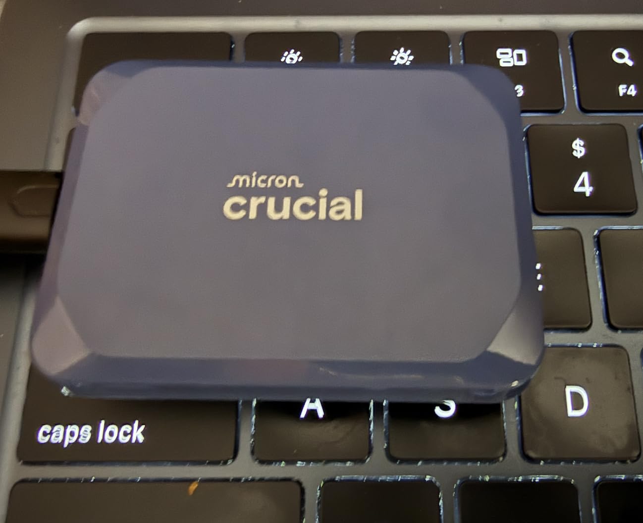 Crucial X10 1TB Portable SSD, Up to 2,100MB/s, USB 3.2 USB-C, External Solid State Drive, Compatible with Windows, Mac & Android, Durable Storage for Games, Photos & Files, Blue - CT1000X10SSD9-02 customer photo 2