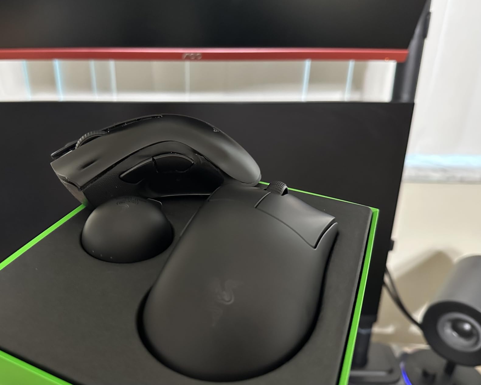 Razer DeathAdder V4 Pro Wireless Gaming Mouse, 8K Polling Rate, 56g, Black customer photo 1