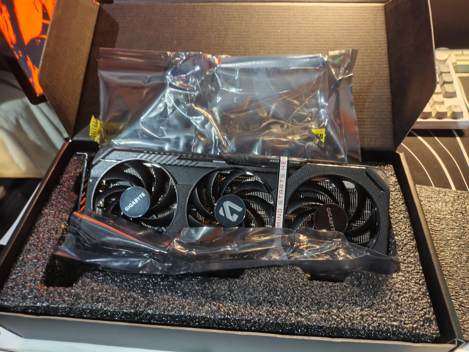 GIGABYTE Radeon RX 9060 XT Gaming OC 8G Graphics Card, PCIe 5.0, 8GB GDDR6, GV-R9060XTGAMING OC-8GD Video Card customer photo 2