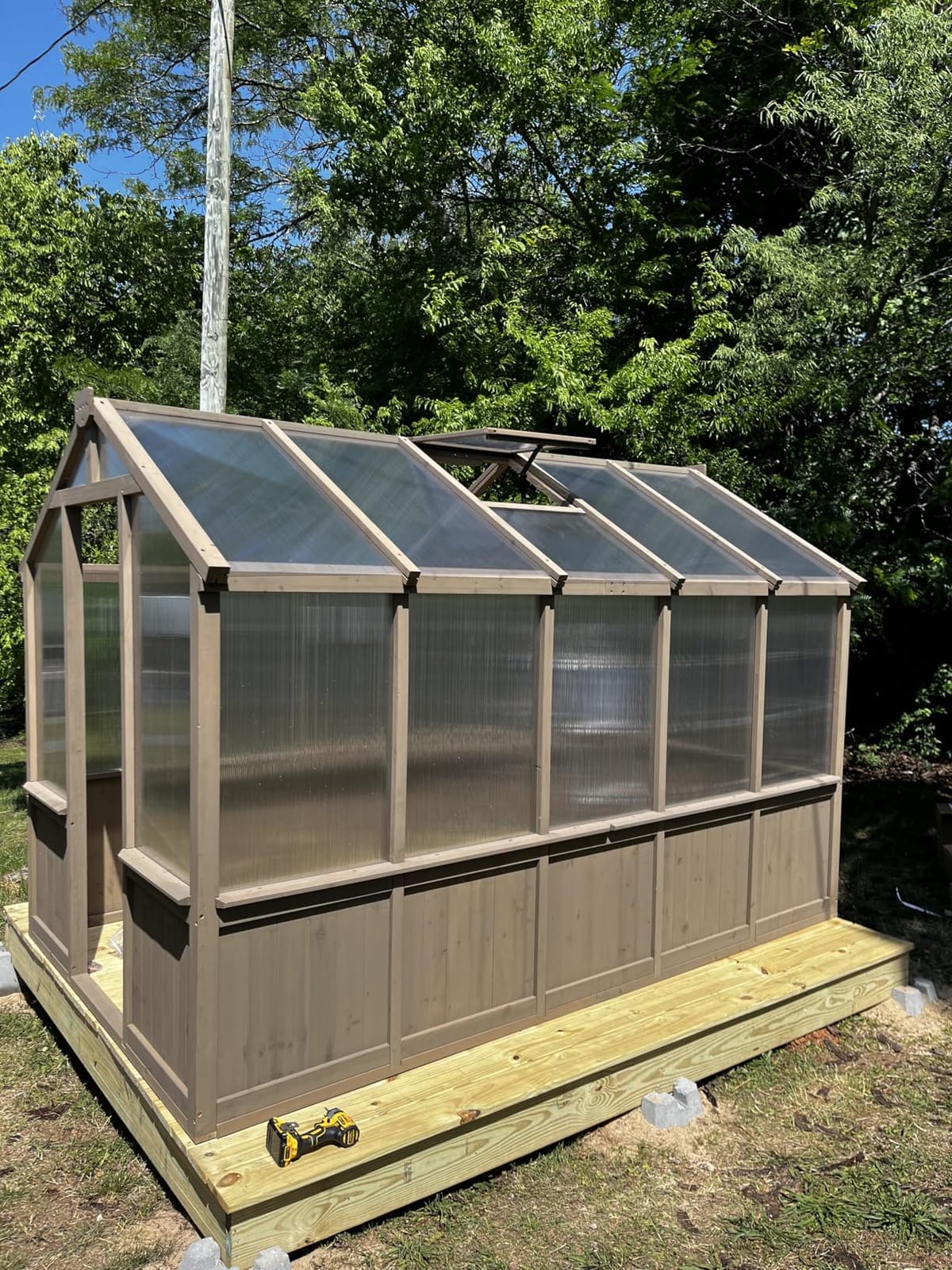 VEIKOU 6' x10' Wood Greenhouse for Outdoors with Lockable Door, Cedar Frame & Adjustable Vent, Wooden Green House with 6MM Thick Polycarbonate Panel for Garden, Yard, Light Brown Mocha customer photo 1