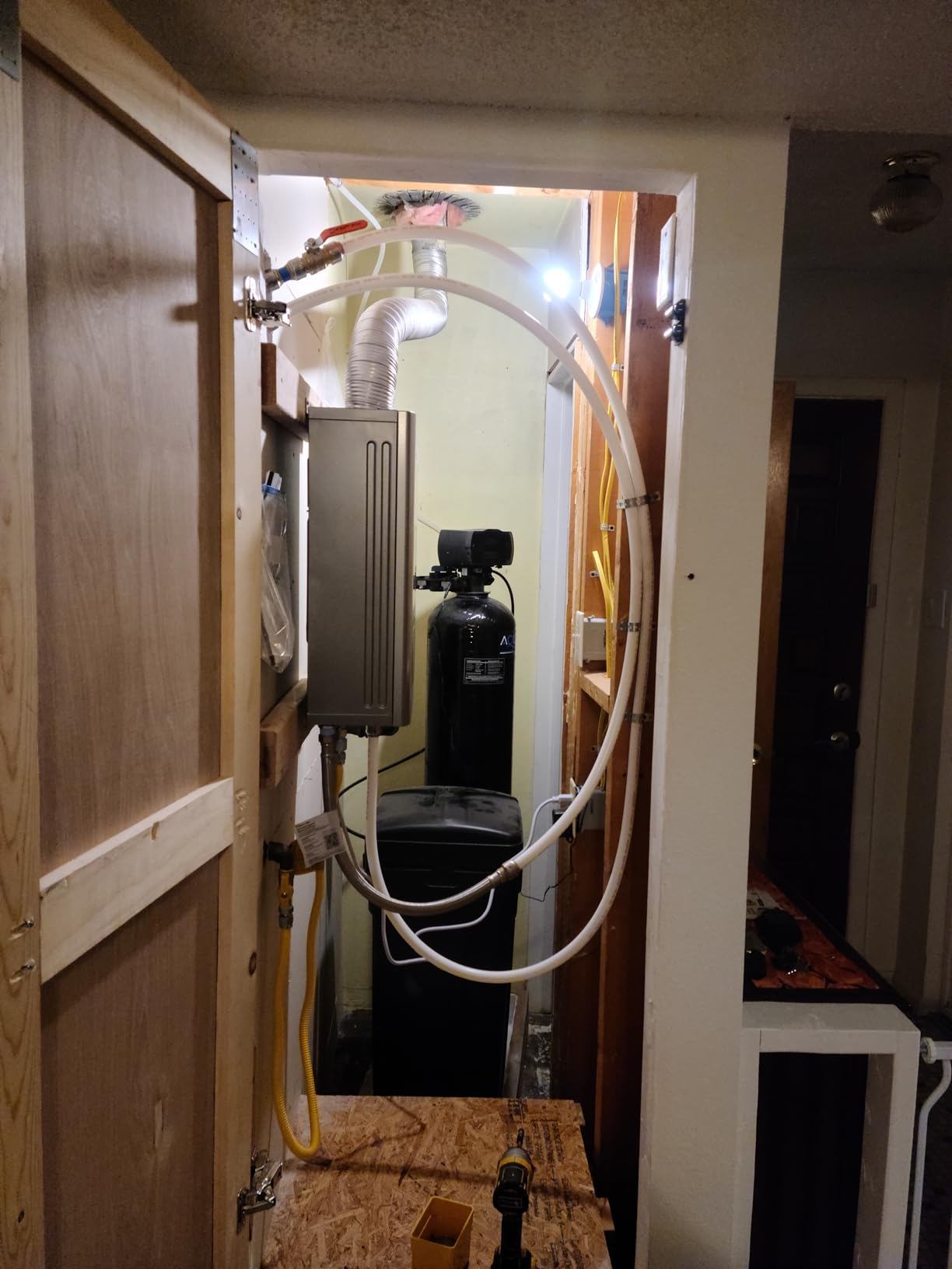 APUS Natural Gas Tankless Water Heater, 140,000 BTU, Up to 6.8 GPM, Indoor customer photo 2
