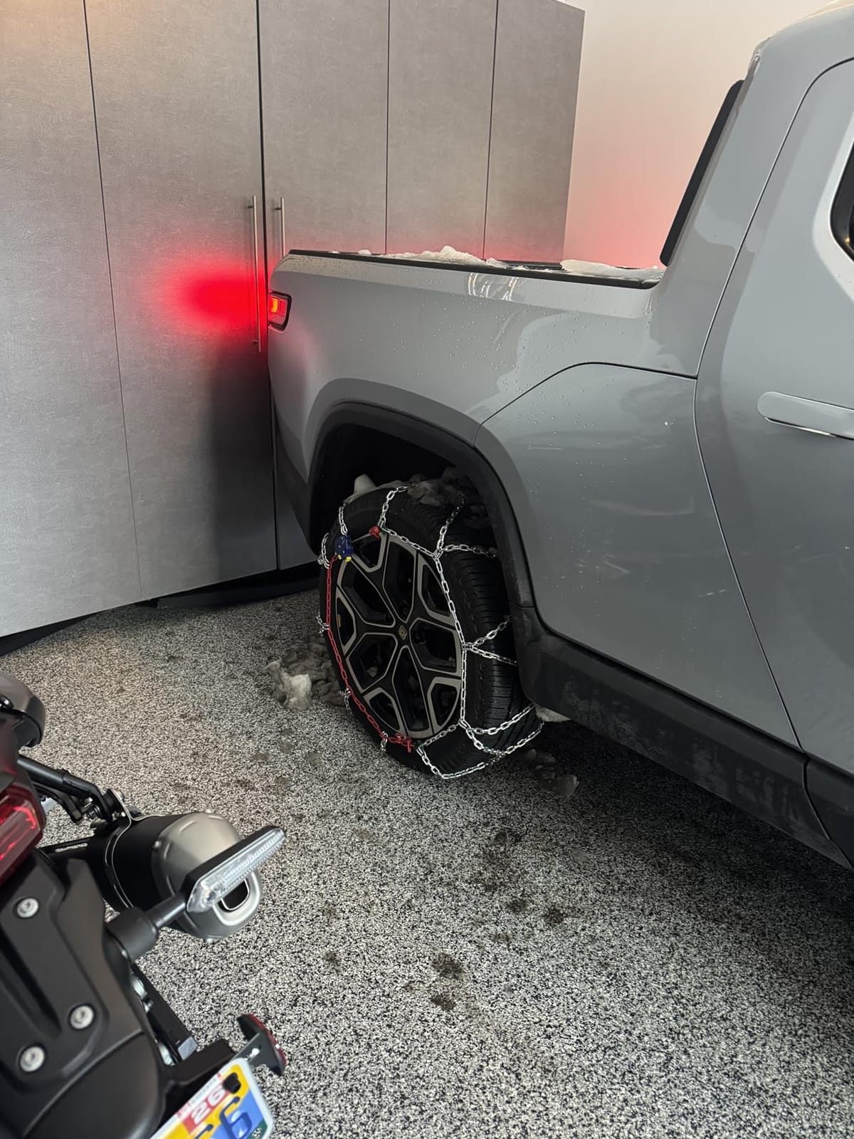 Snow-Chains Auto Fixing 1 Min Quick Installation Tire-Chains, Heavy-Duty Emergency Tire Traction Chain for Pickup Trucks and Off-road SUV Car Tires 235 245 255 265 275 - Set of 2 (HYR-S) customer photo 1