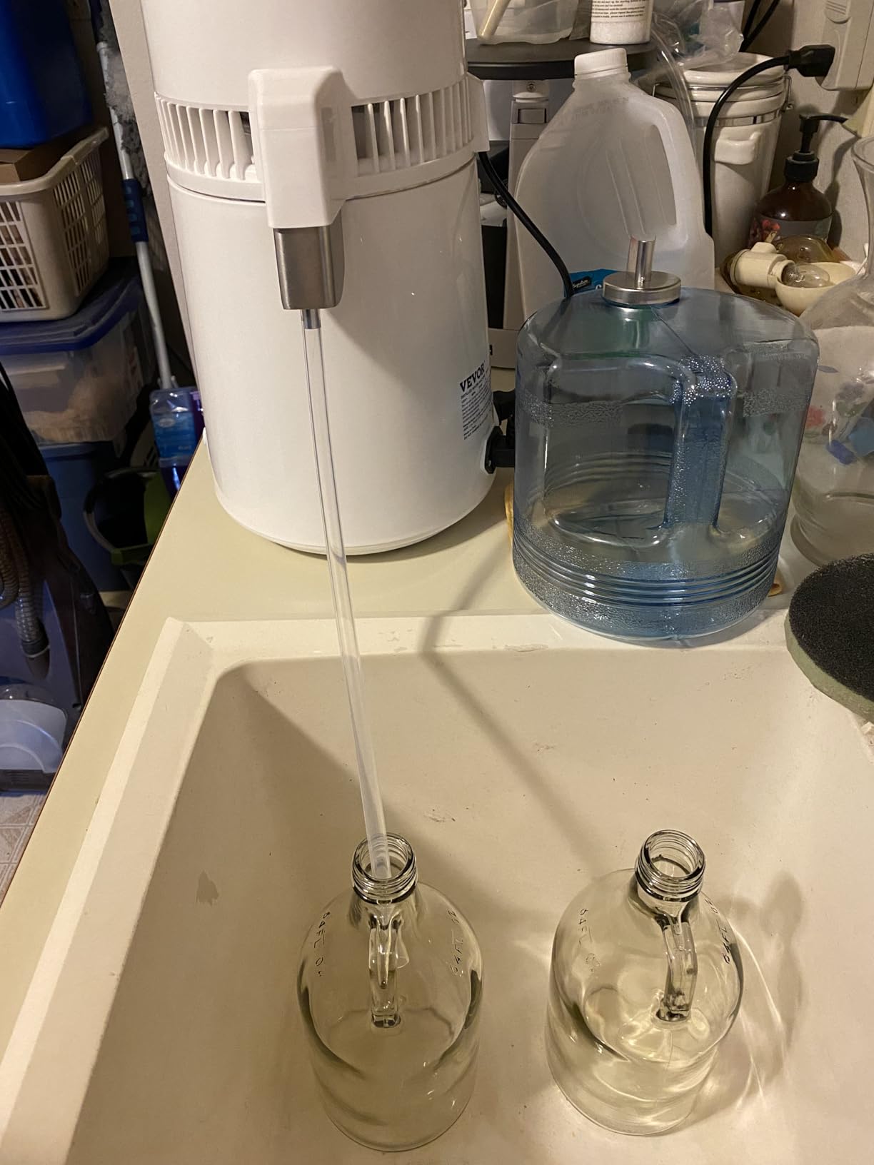 VEVOR 1750W Water Distiller, 0.4Gal/H Distilled Water Maker with Glass Carafe, 4L/1.1Gal Countertop Distiller Machine, 0-99H Time Temp Dual Display, Anti-Dry Design 304 Stainless Steel Still, Grey customer photo 1