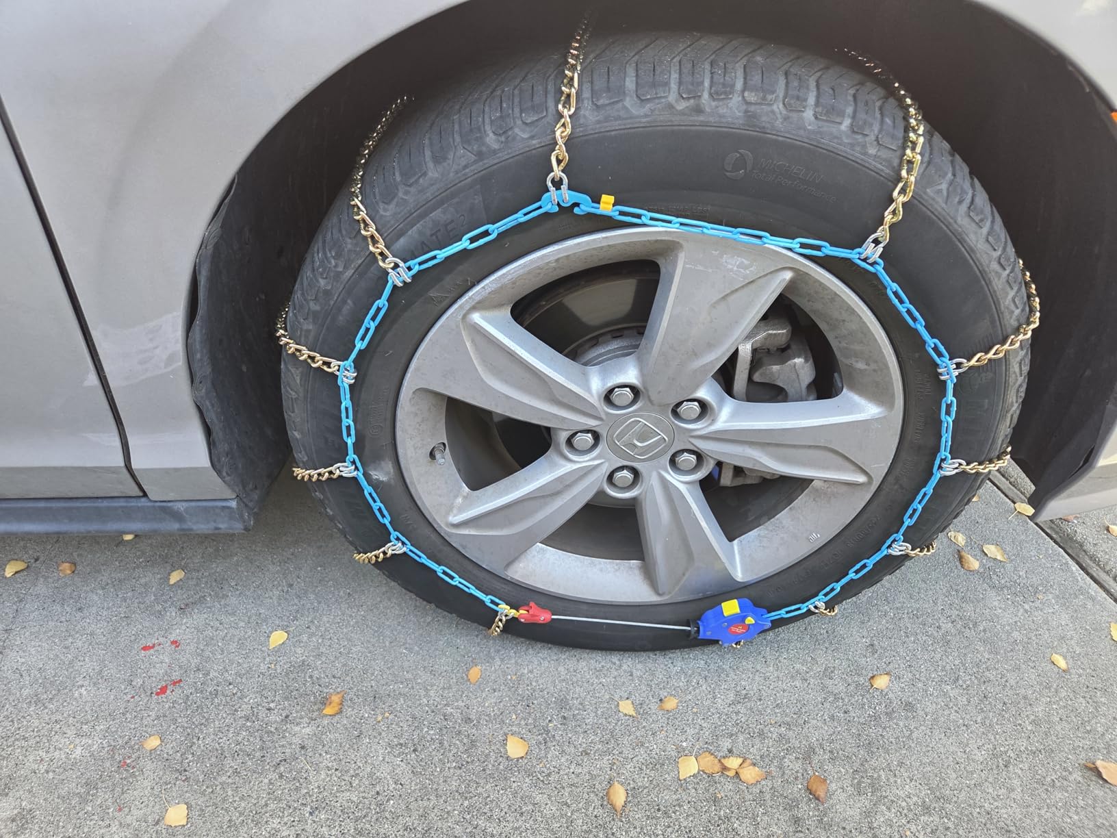 Auto Tightening Snow Chains for Cars, SUVs & Pickup Trucks – 1-Min Quick-Fit Auto Installation, Reusable Universal Emergency Traction Tire Chains – Set of 2（ALN80） customer photo 1