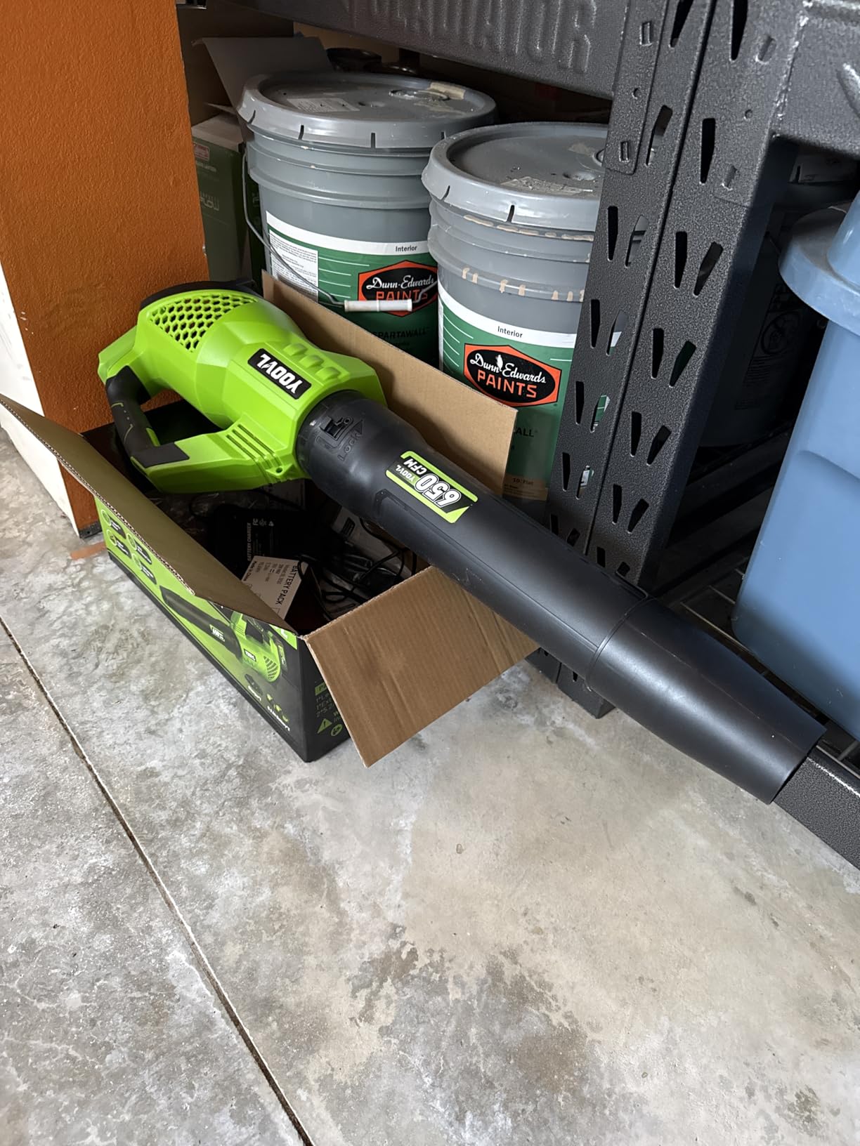 Leaf Blower Cordless, 650CFM Electric Leaf Blowers with 2 x 5.2Ah Batteries and Charger, 3 Speed Modes, 1 x Adjustable Shoulder Strap, Powerful Snow Blowers for Lawn Care, Patio, Dust, Blowing Leaves customer photo 2