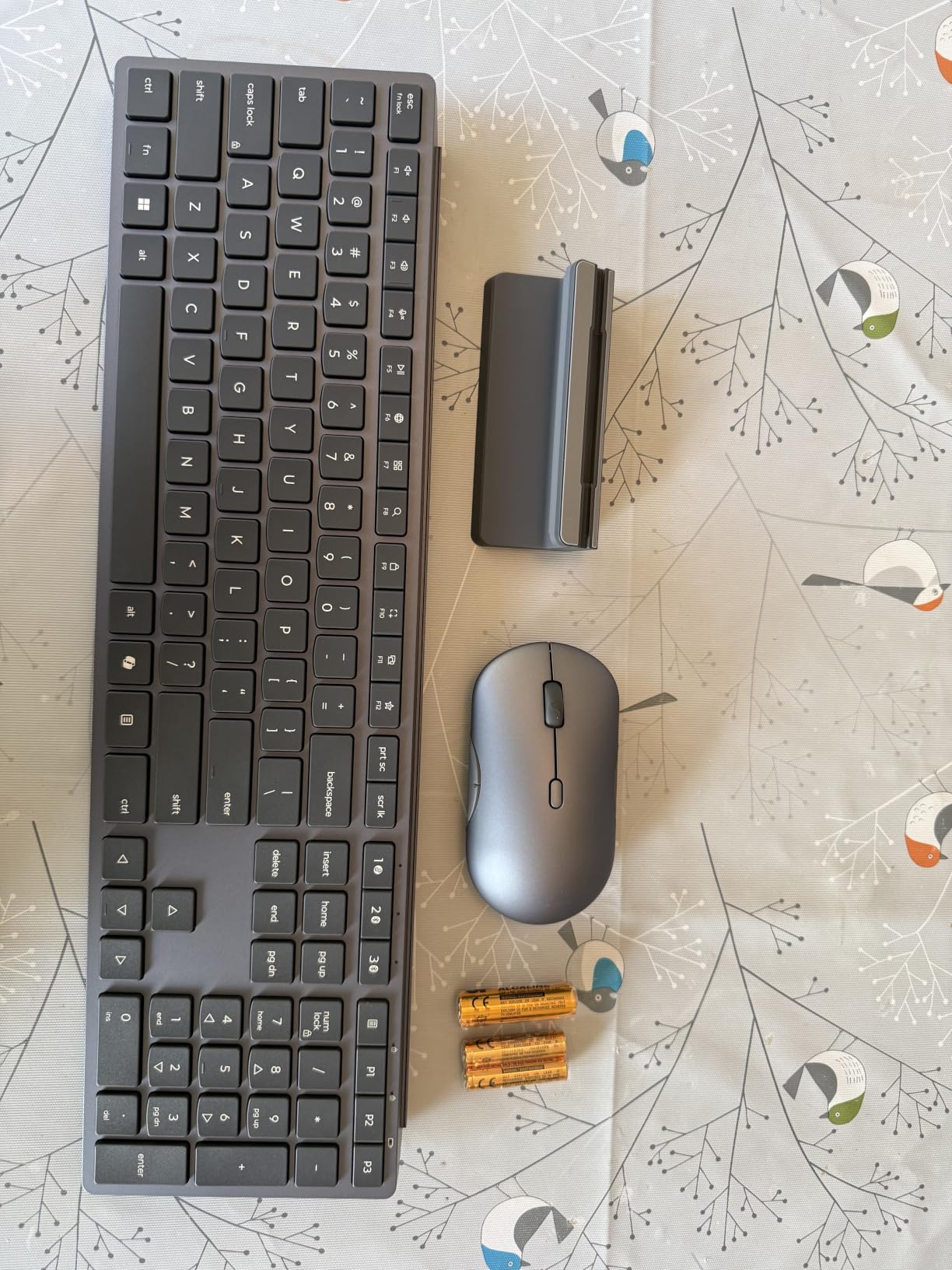 Lenovo 700 Modern Wireless Keyboard & Mouse Combo, 2.4 GHz Dongle & Dual Bluetooth Connection, AES-128 Encryption, 36 Month Battery Life, Quiet Mouse, Luna Grey customer photo 1