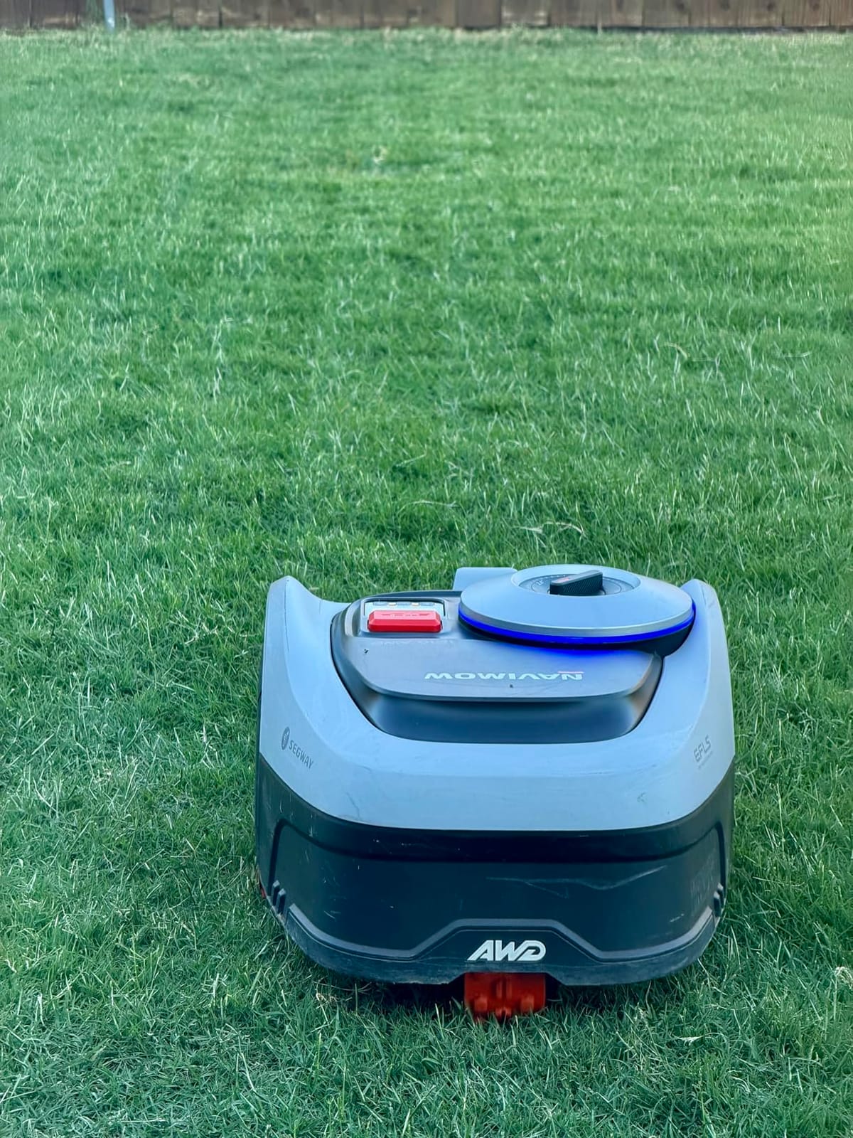 Segway Navimow i215 LiDAR Robot Lawn Mower, Wire Free Robotic Lawn Mower for 0.37 Acre, LiDAR & Vision Dual Fusion, Auto Mapping, Off-Road Wheels for 45% Slopes, Quiet 59 dB(A) Mowing customer photo 1