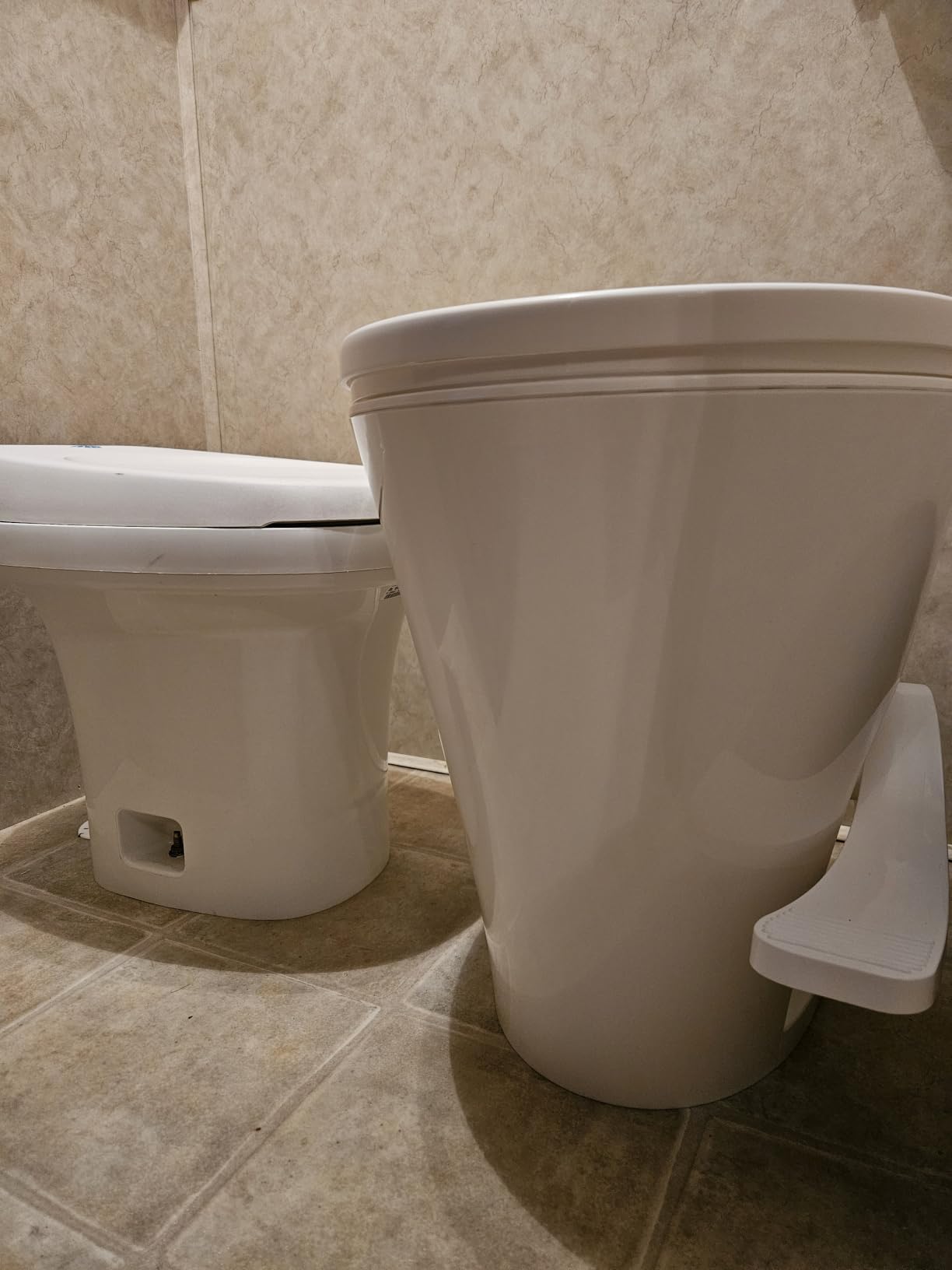 Kohree RV Toilet, 18.5” Residential Height, Soft Close Seat & Cover customer photo 1