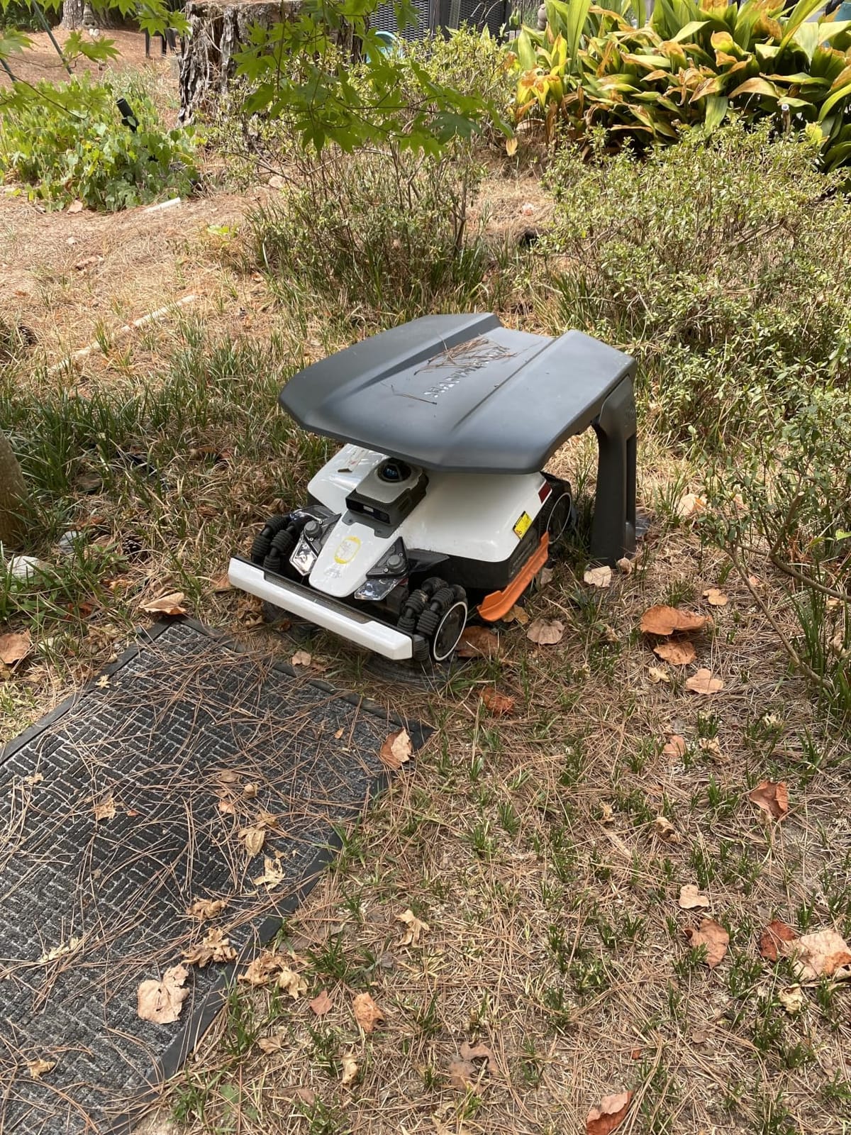 Mammotion LUBA 3 AWD 3000H Robot Lawn Mower for 0.75 Acre, 360° LiDAR+NetRTK+AI Vision Tri-Fusion Positioning, All-Wheel-Drive for 80% Slopes, 30 Multi-Zone Management, Cutting Height 2.2