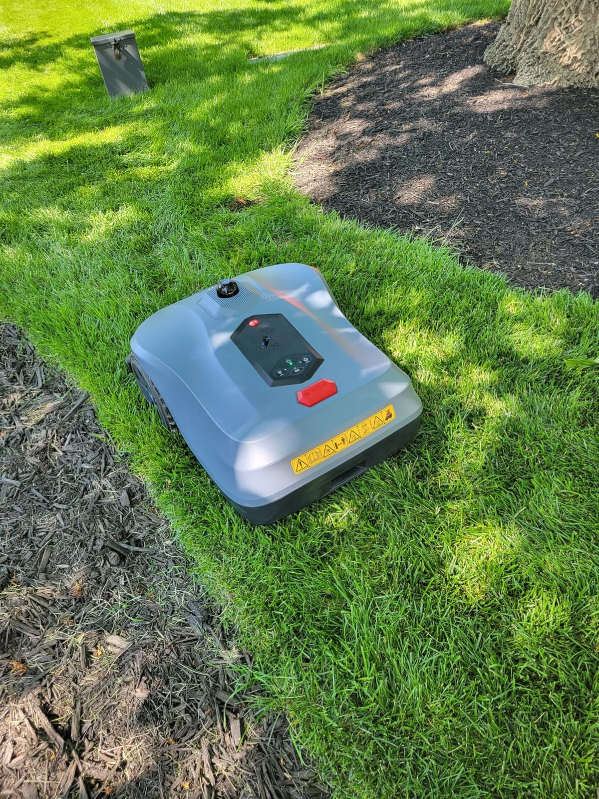 Neomow X2 Air 360° 3D LiDAR Robot Lawn Mower Wire Free for 0.37 Acre, No RTK Antenna, 4G App Control, GPS Anti-Theft, 13Ah, IPX6, Support Upgrade AI Bionic Triple Vision Module for Auto-Mapping customer photo 2