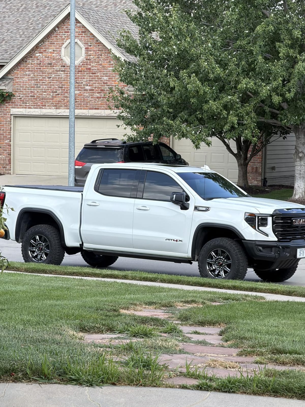 WOLFBOX Power Running Boards Chevy Silverado & GMC Sierra Crew Cab customer photo 1