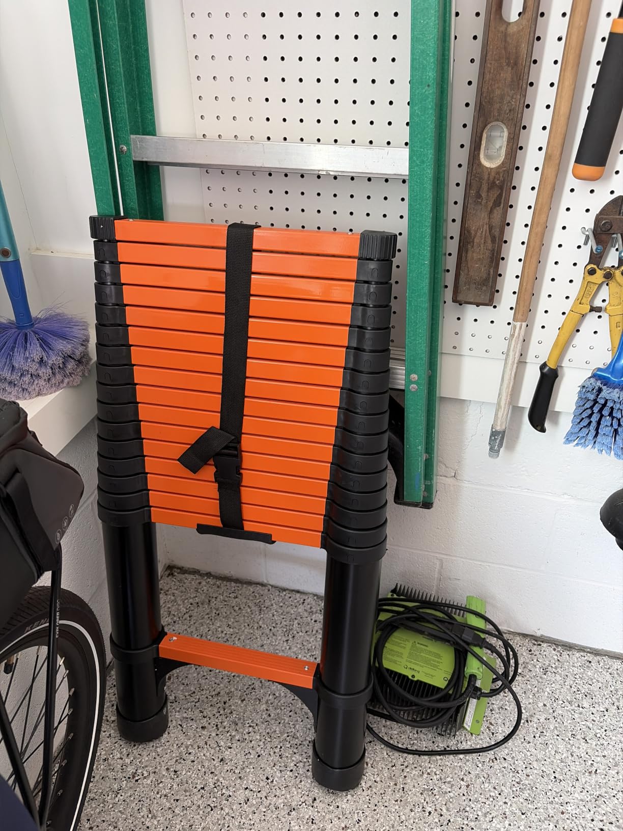 SINMEIRUN Telescoping Ladder, 20.3 FT, 330 lbs Capacity; Orange customer photo 1