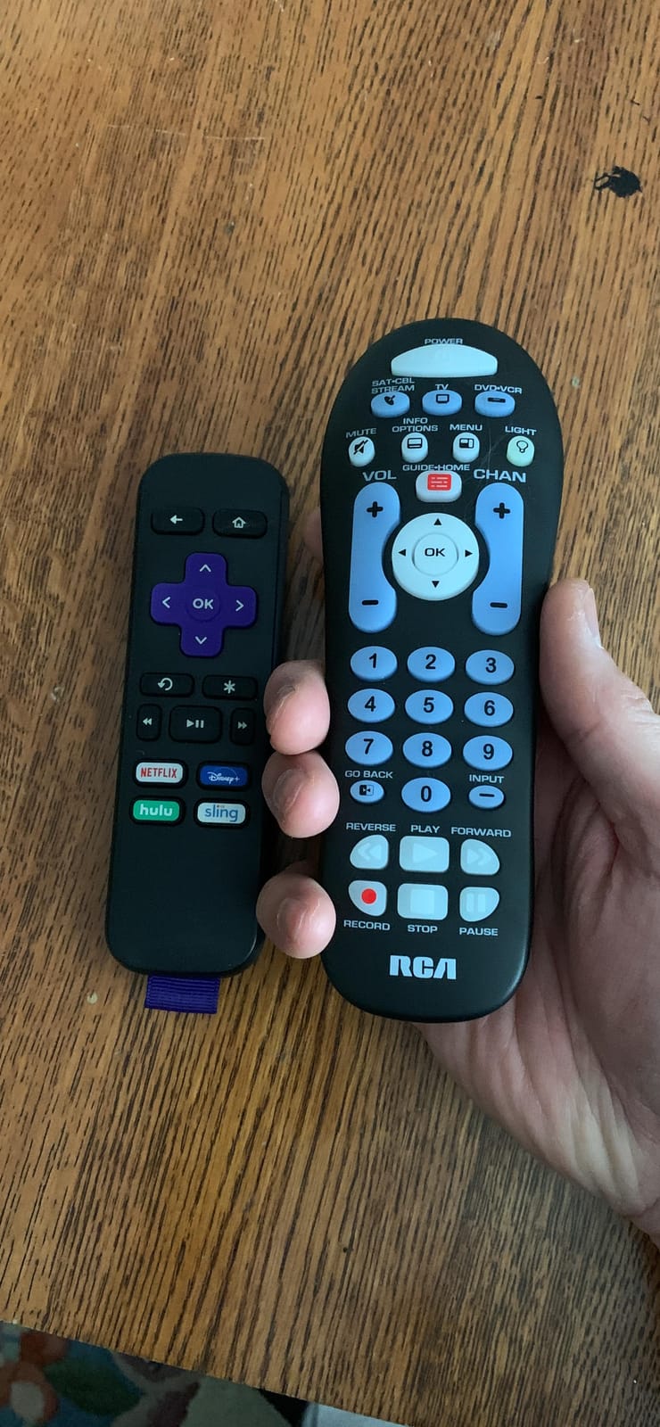 RCA RCR313BE Big Button Three-Device Universal Remote, Black customer photo 1