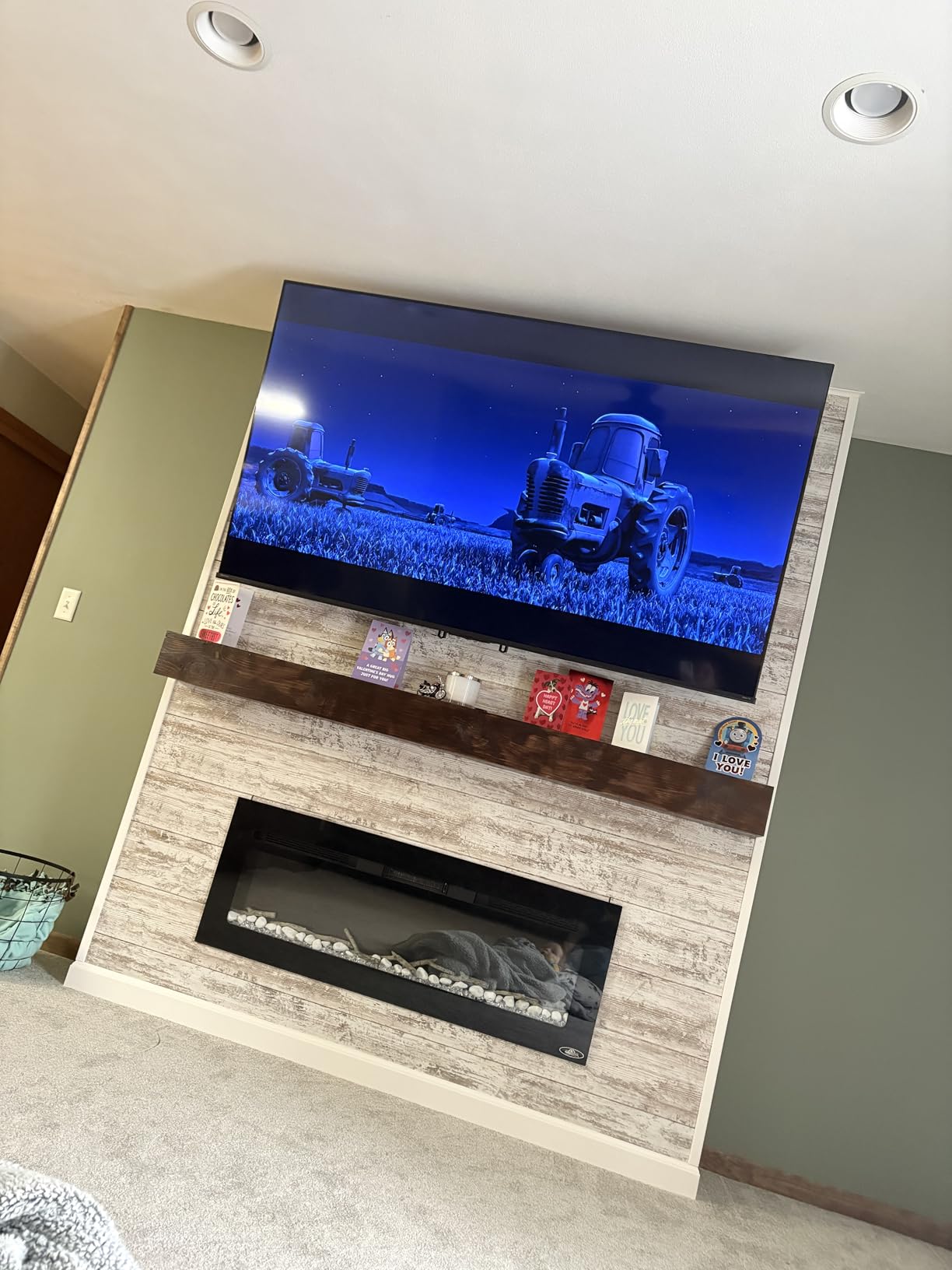 USX Mount Full Motion TV Wall Mount for Most 42-90 inch Flat Screen/LED/4K, TV Mount Bracket Dual Swivel Articulating Tilt 6 Arms, Max 16