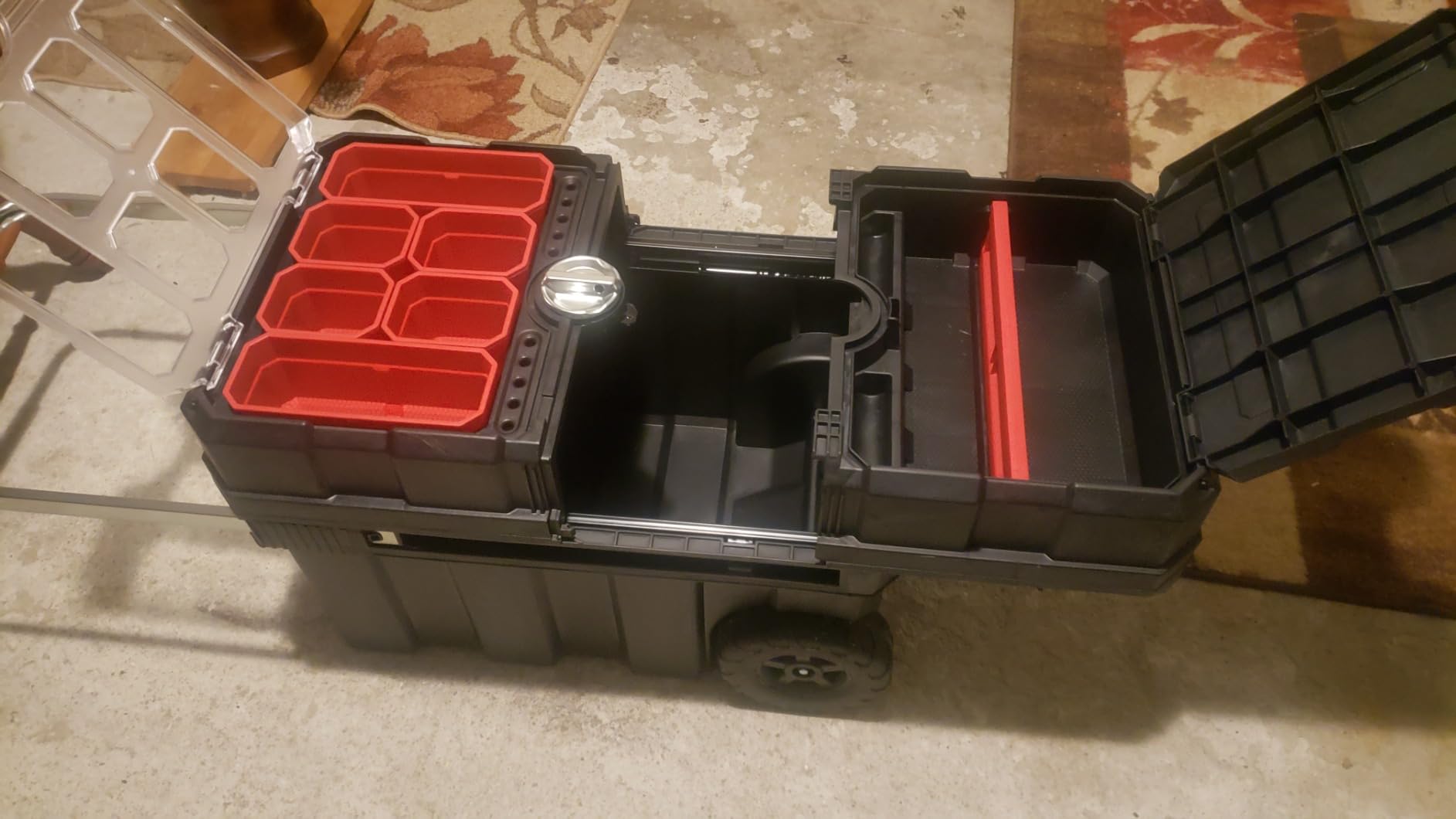 Keter Masterloader Resin Rolling Tool Box with Locking System and Removable Bins – Perfect Organization and Storage Chest for Power Drill, Tape Measure, and Screwdriver Set, Black customer photo 1