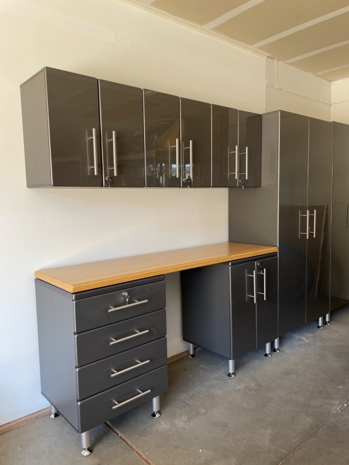 Ulti-MATE UG22082G 8-Piece Garage Cabinet Kit with Bamboo Worktop in Graphite Grey Metallic customer photo 2