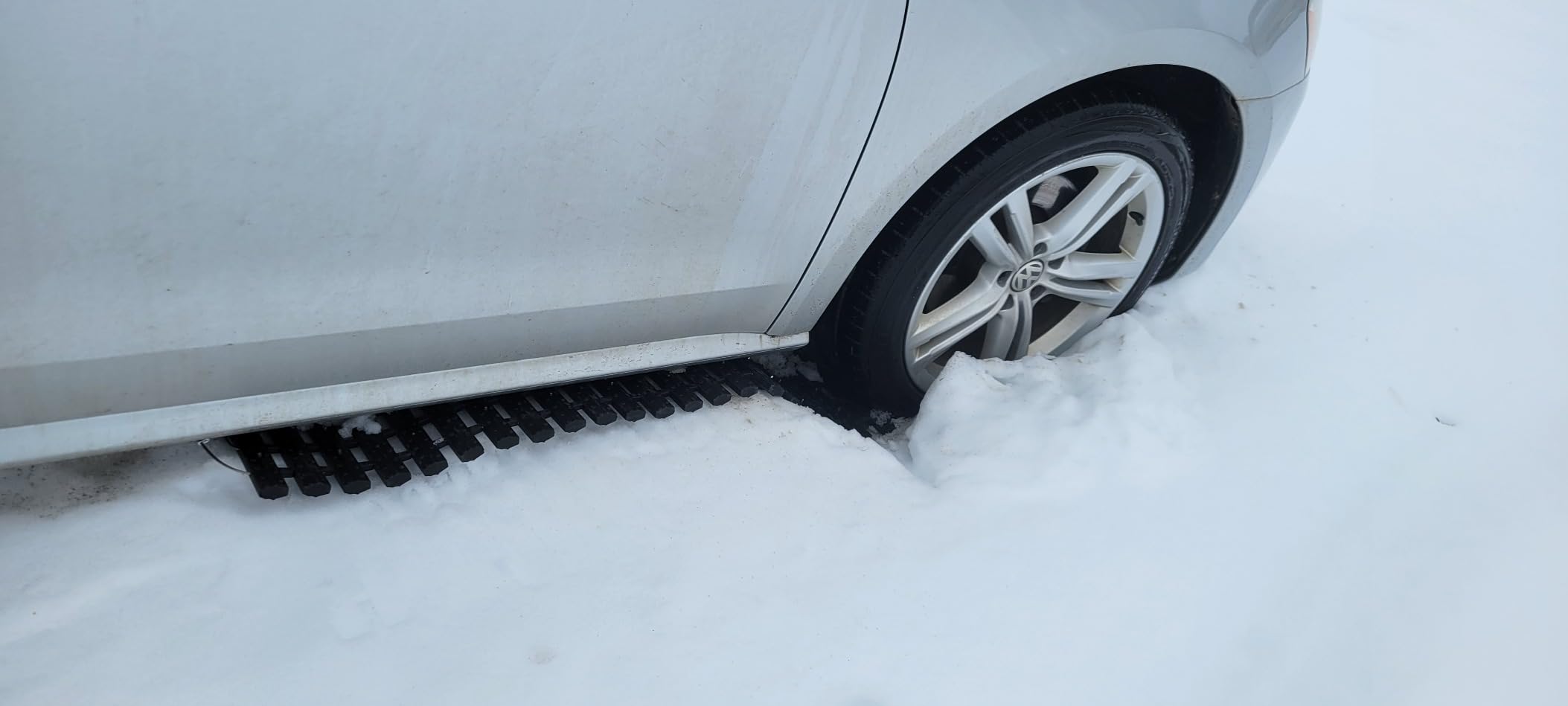 Tire Traction Mat, Recovery Track Portable Emergency Devices for Pickups Snow, Ice, Mud, and Sand Used to Cars, Trucks, Van or Fleet Vehicle (2pcs*39in) customer photo 2