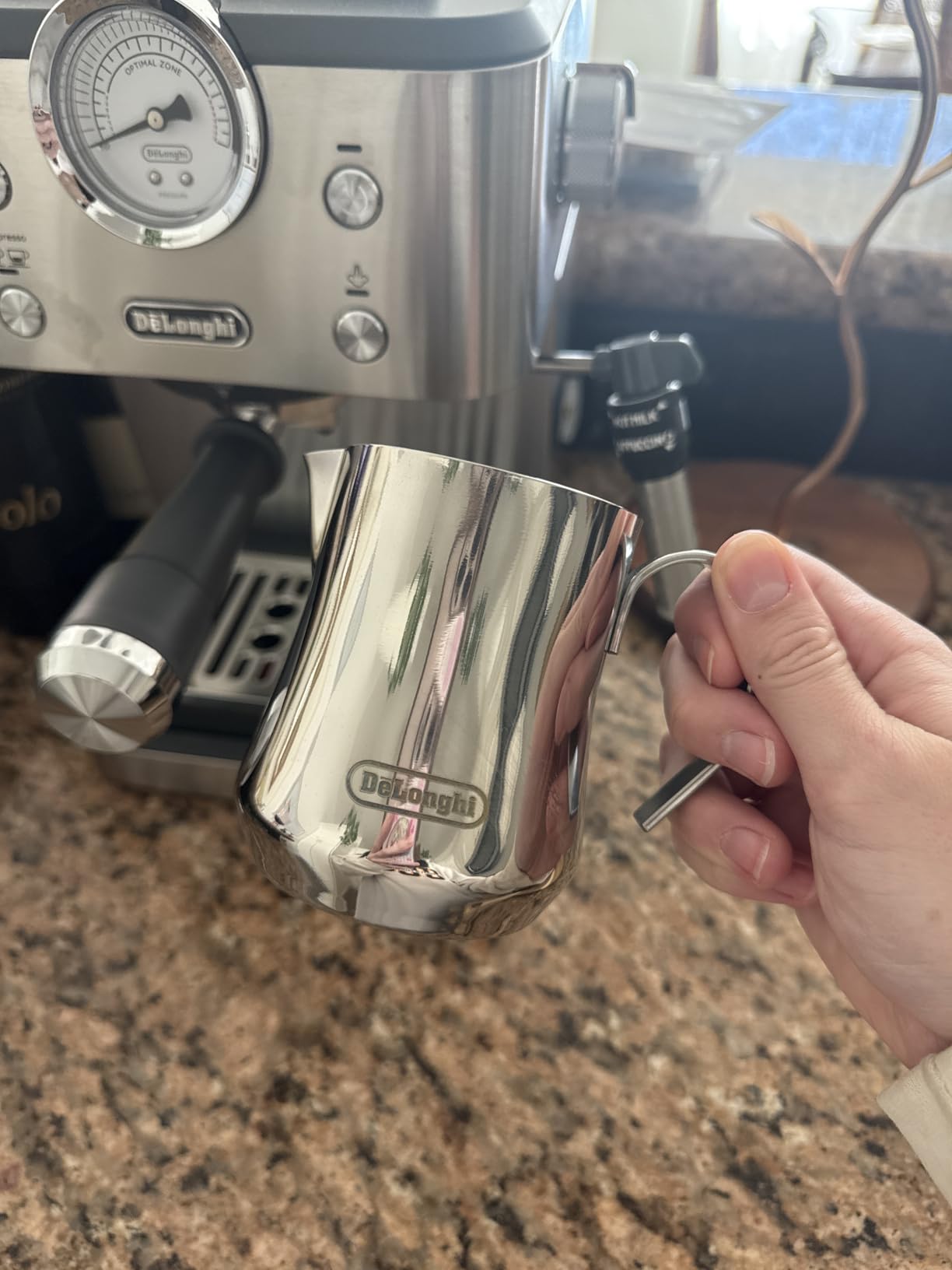 De'Longhi Milk Frothing Pitcher, Stainless Steel, 17 oz - DLSC069 customer photo 1