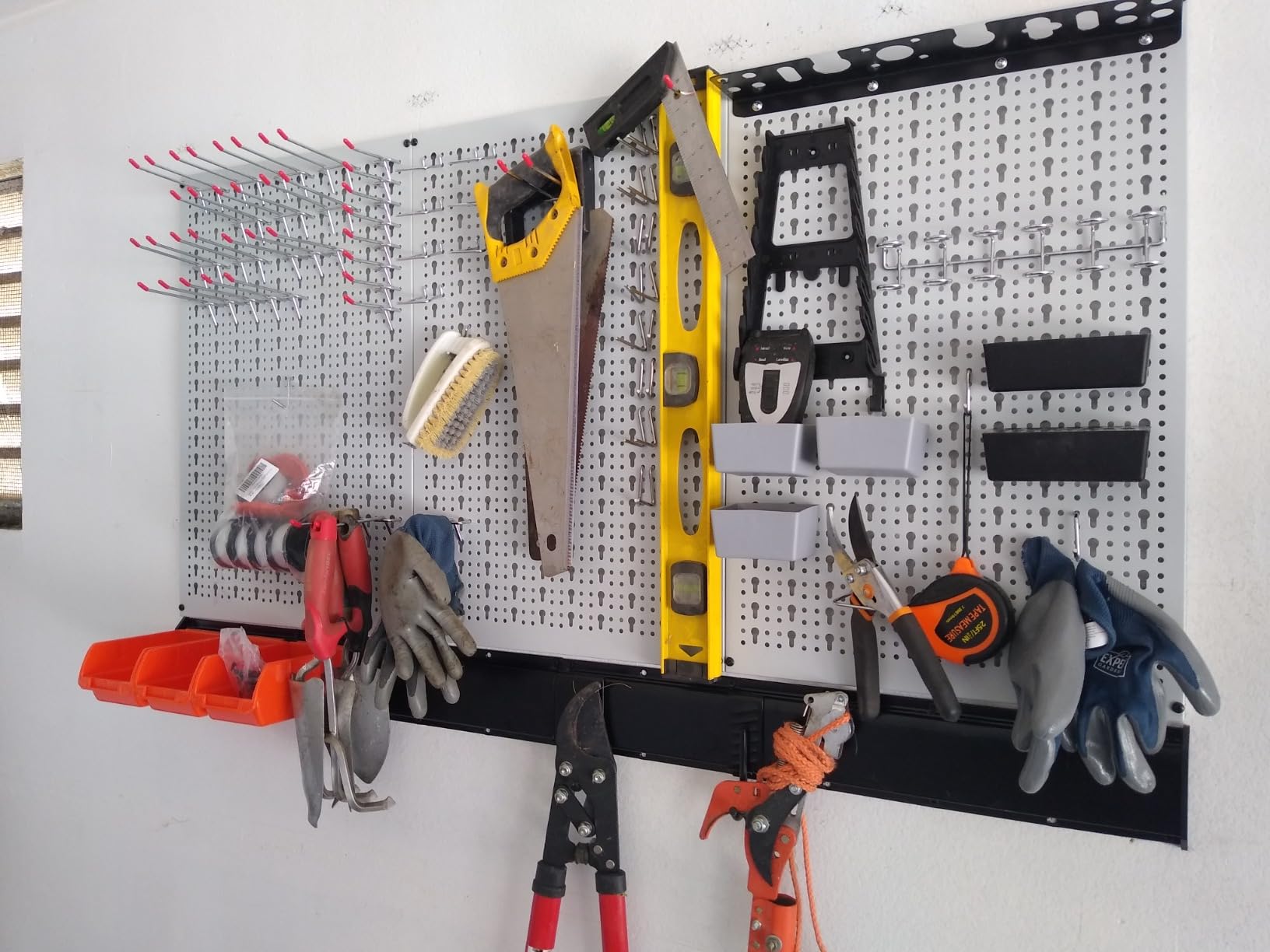 TORACK Metal Pegboard Wall Organizer System 24x48 in, 109 PCS Pegboard Kit customer photo 1