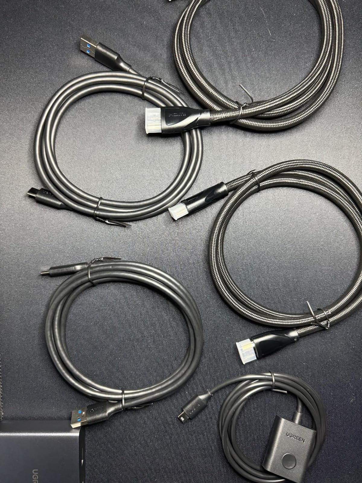 UGREEN HDMI KVM Switch 1 Monitor 2 Computers, 8K@60Hz, Aluminum customer photo 2