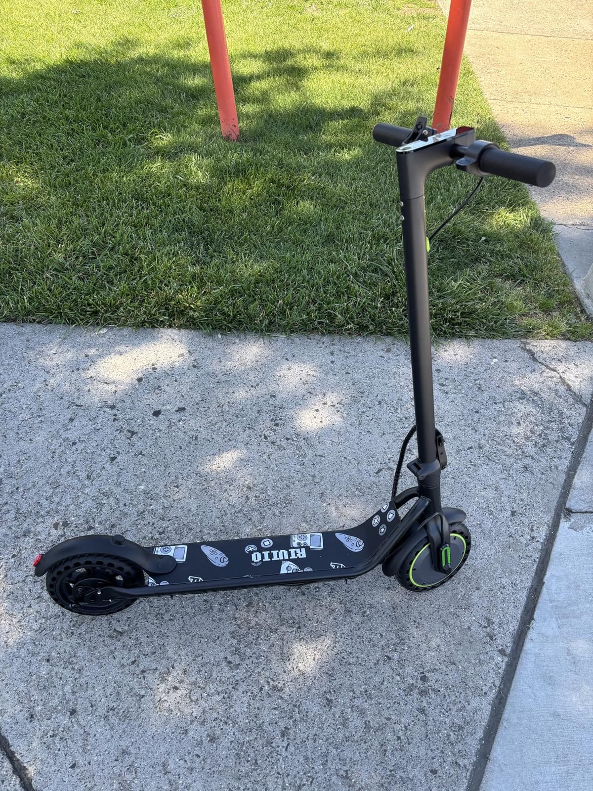 Electric Scooter for Adults, Teens & Big Kids, 350W-500W Motor, 10Mph-21 MPH & 10-28 Miles Max Range, 6.5 to 10 inch Tires, Portable Lightweight E-Scooter customer photo 2
